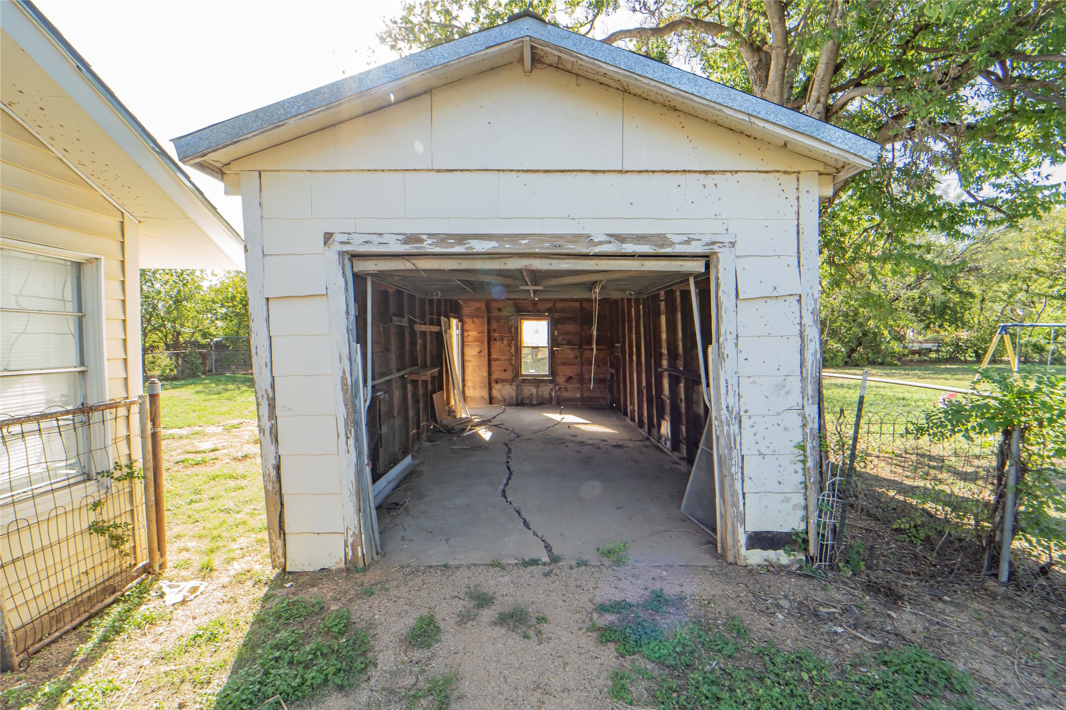 304 N Geneva Street Breckenridge TX 76424