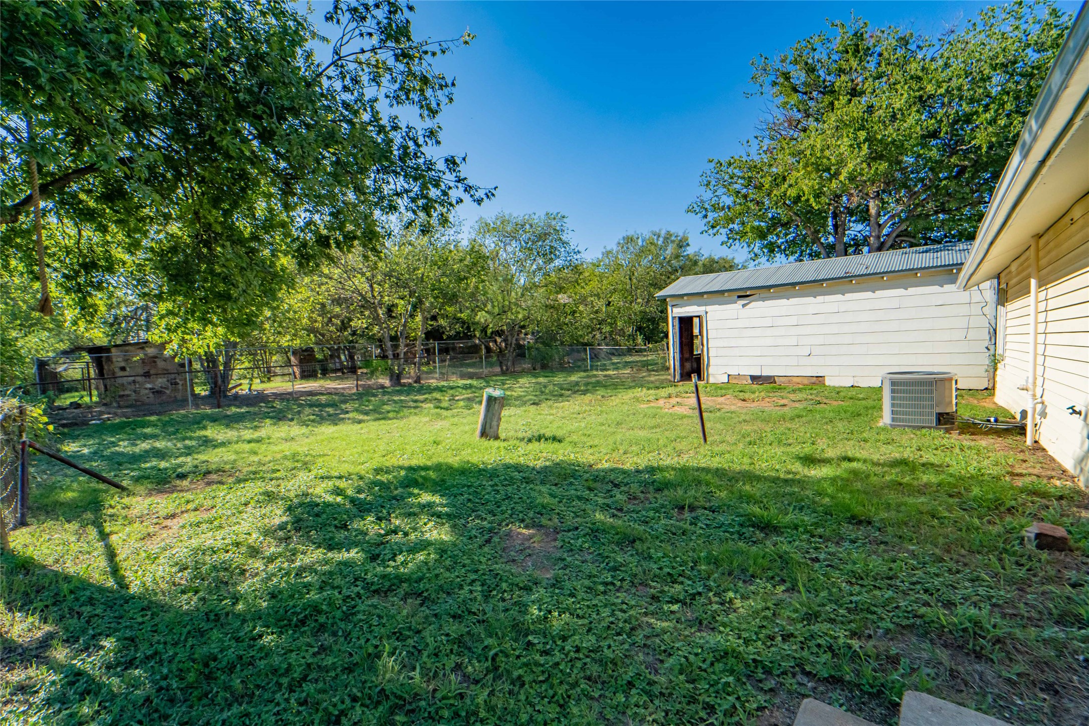 304 N Geneva Street Breckenridge TX 76424
