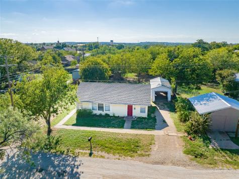 304 N Geneva Street Breckenridge TX 76424