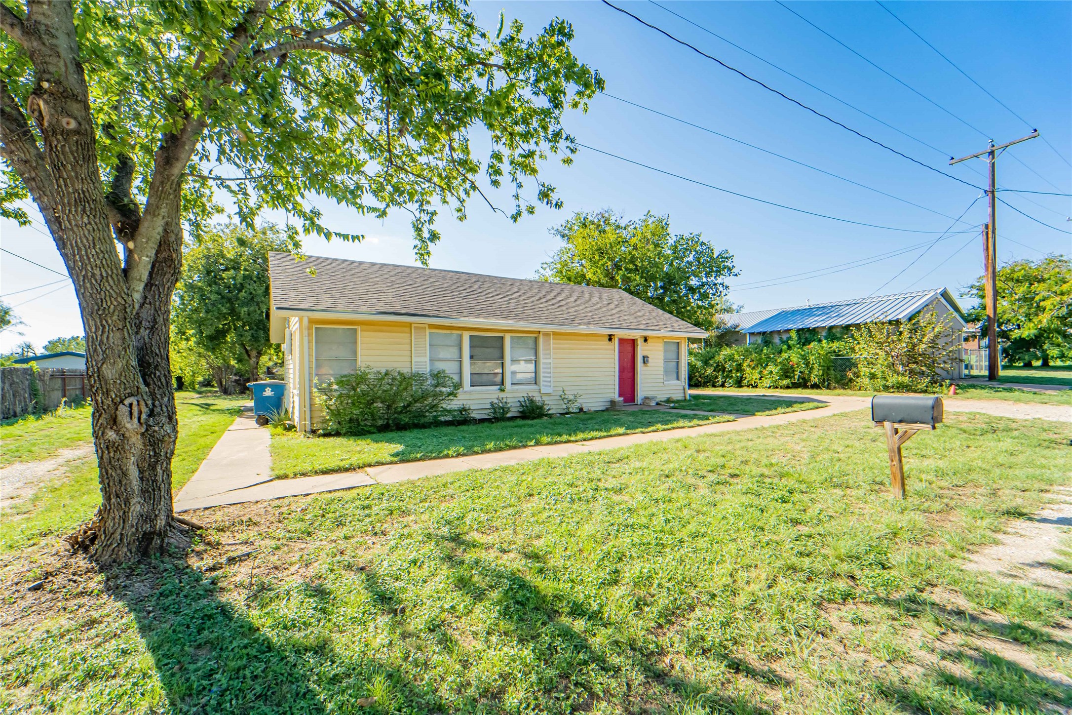 304 N Geneva Street Breckenridge TX 76424