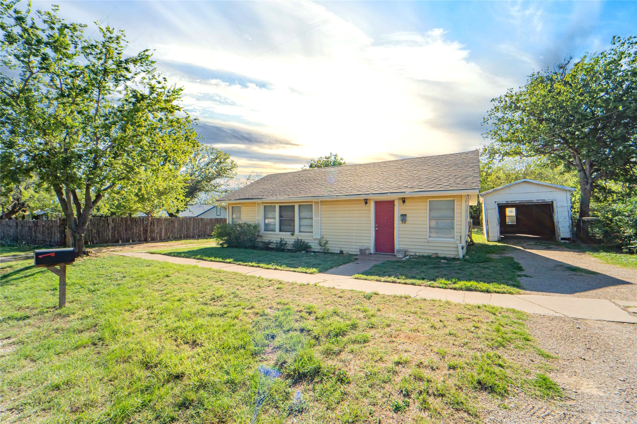 304 N Geneva Street Breckenridge TX 76424
