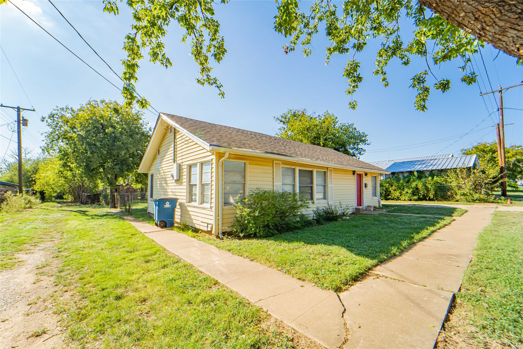 304 N Geneva Street Breckenridge TX 76424