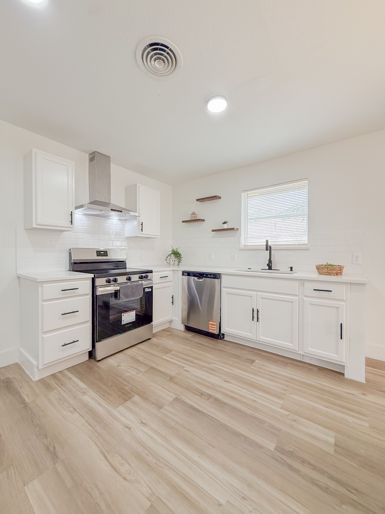 228 Hallbrook Drive Fort Worth TX 76134
