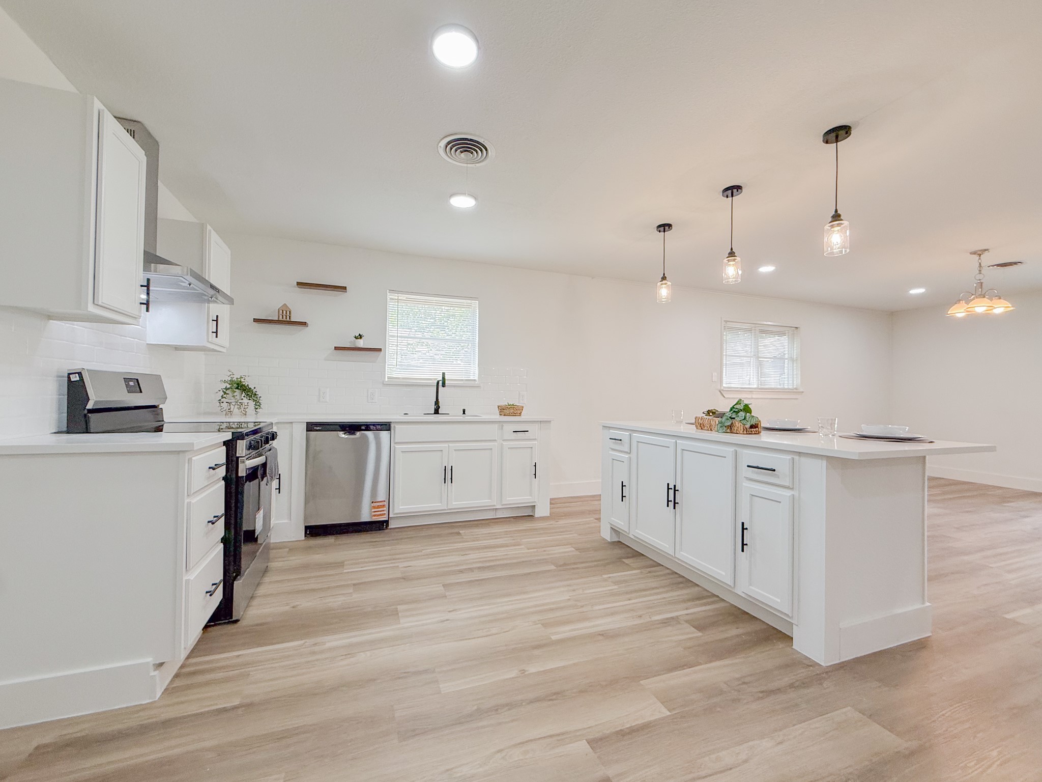 228 Hallbrook Drive Fort Worth TX 76134