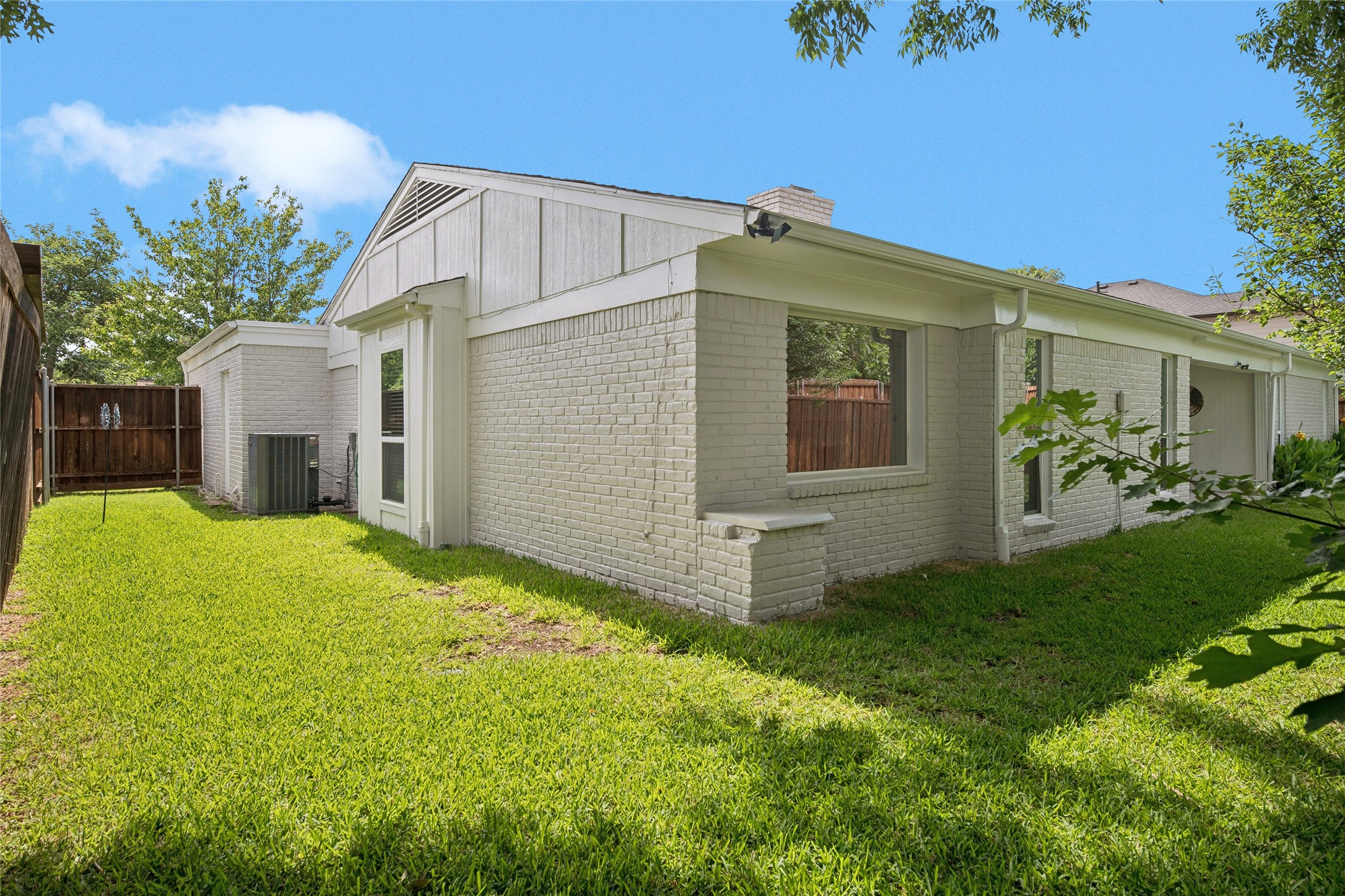 15515 Leavalley Circle Dallas TX 75248
