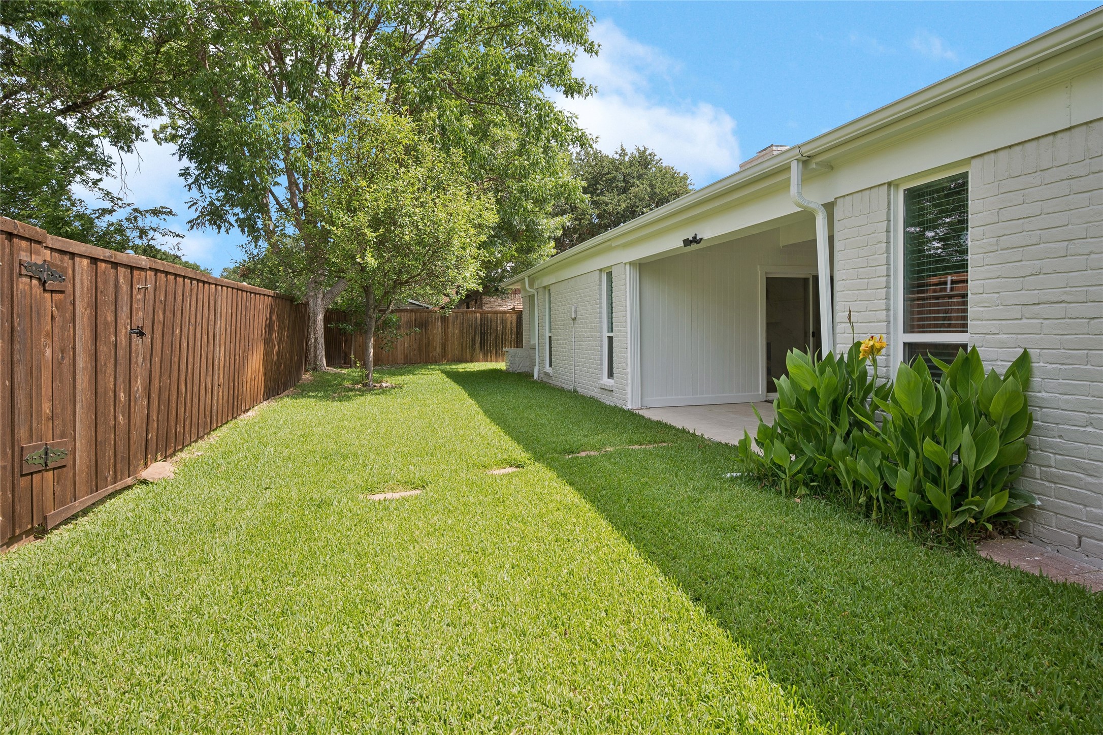 15515 Leavalley Circle Dallas TX 75248