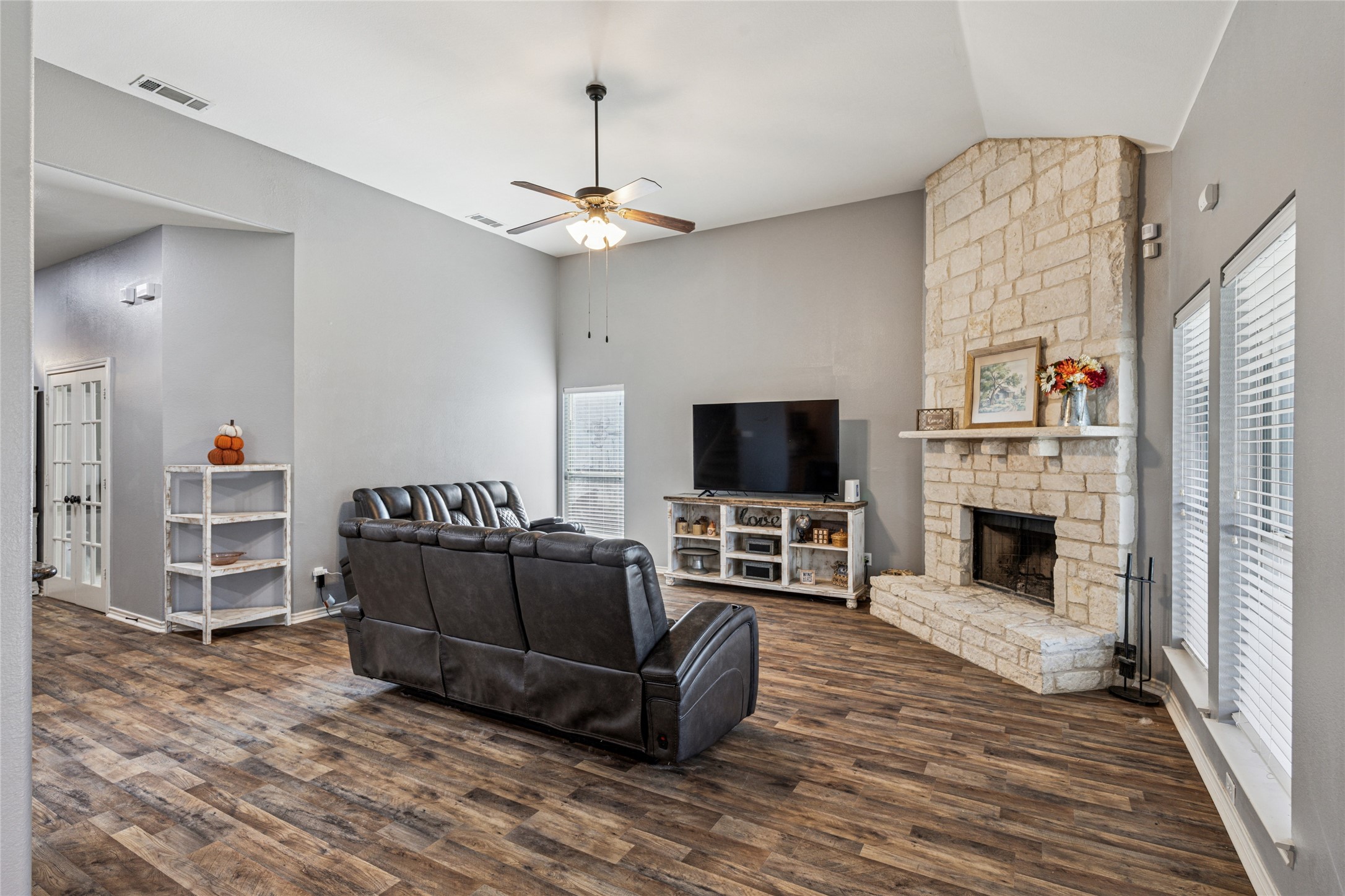 1220 Clairemont Lane Burleson TX 76028