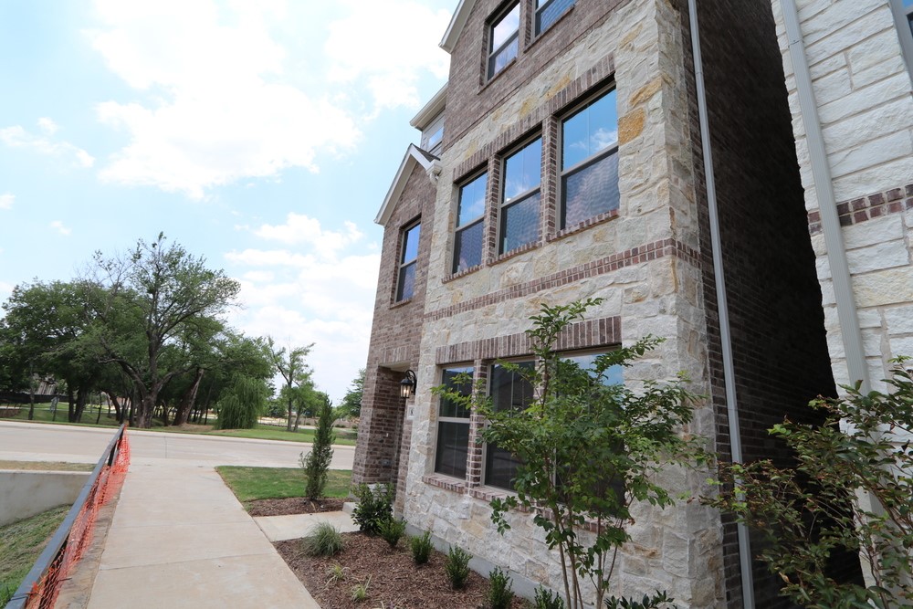 833 Tennessee Drive Euless TX 76040