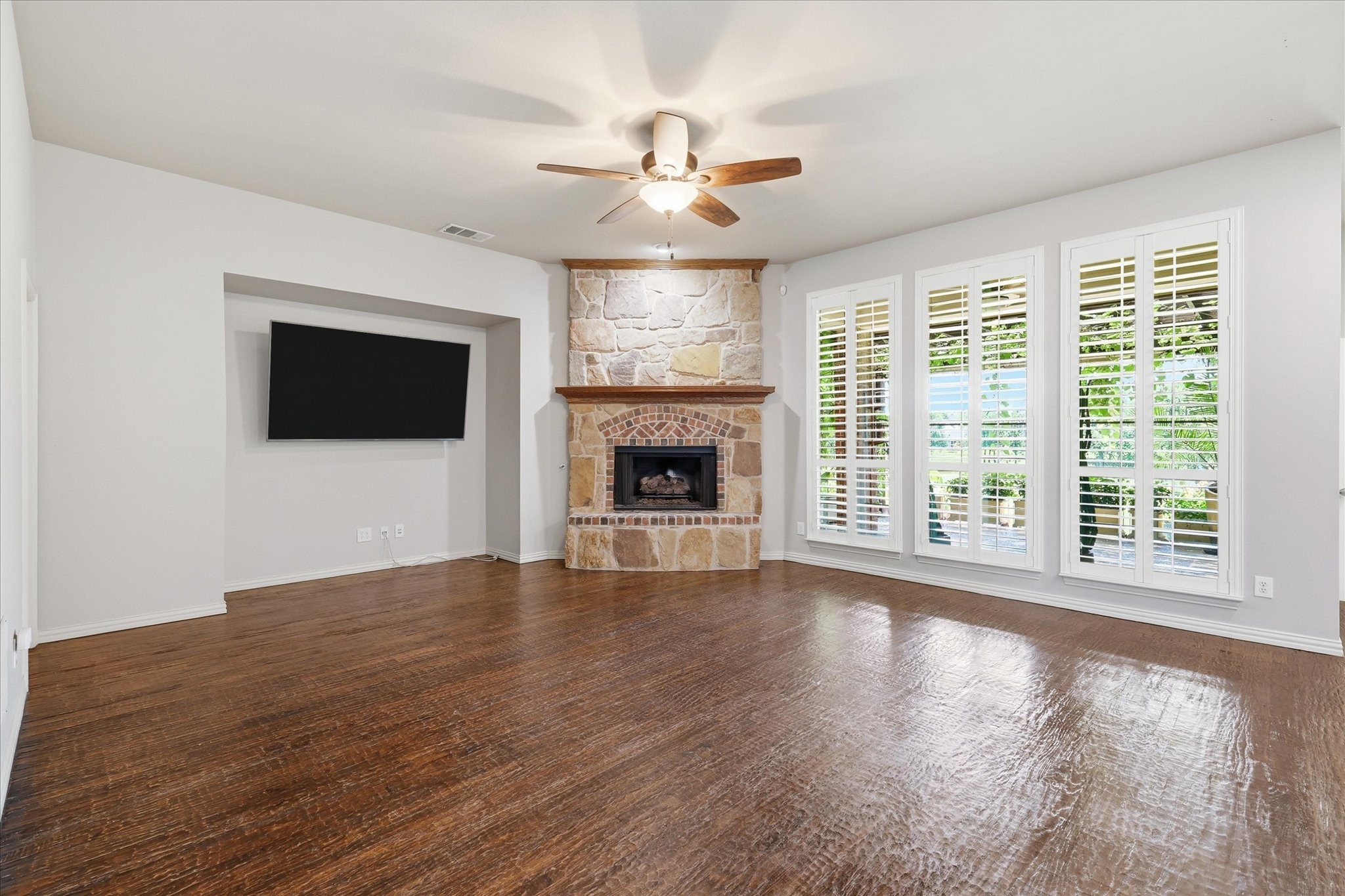 1731 Meadows Avenue Lantana TX 76226