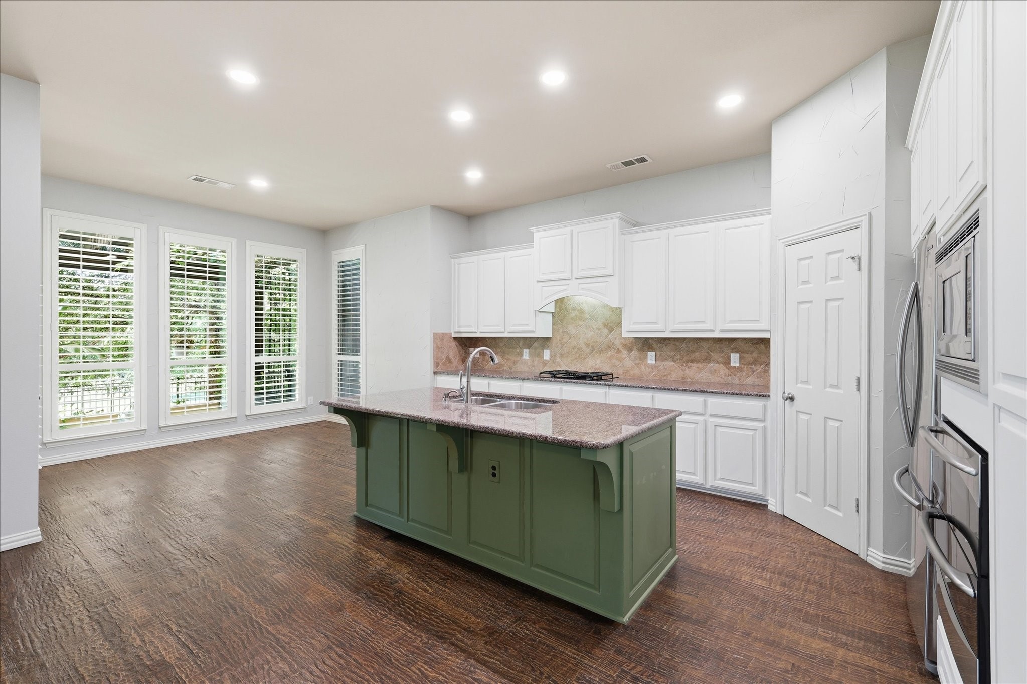 1731 Meadows Avenue Lantana TX 76226