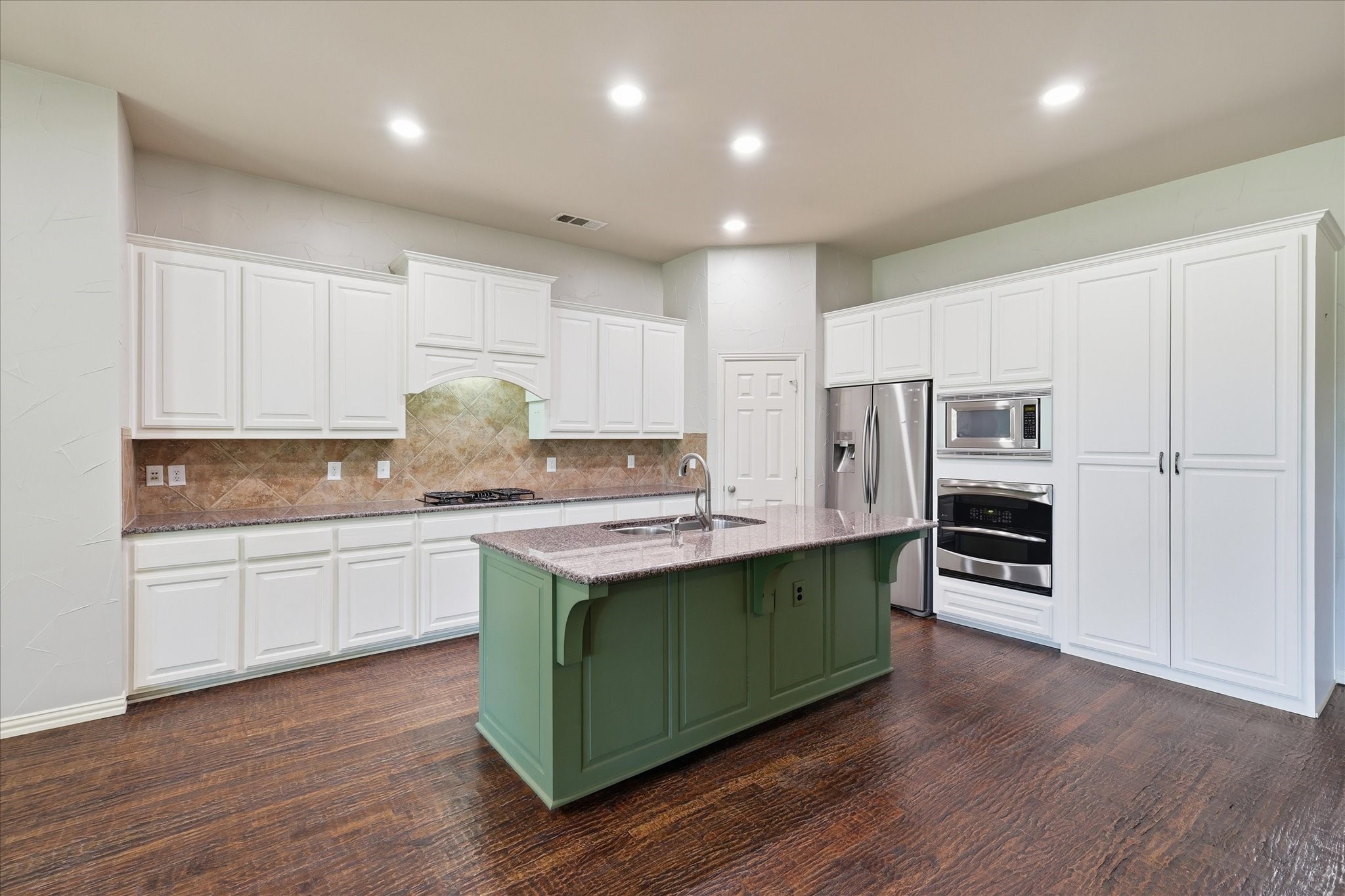 1731 Meadows Avenue Lantana TX 76226
