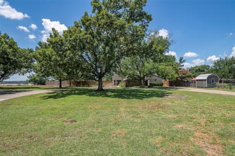 1102 Holiday Court Granbury TX 76048