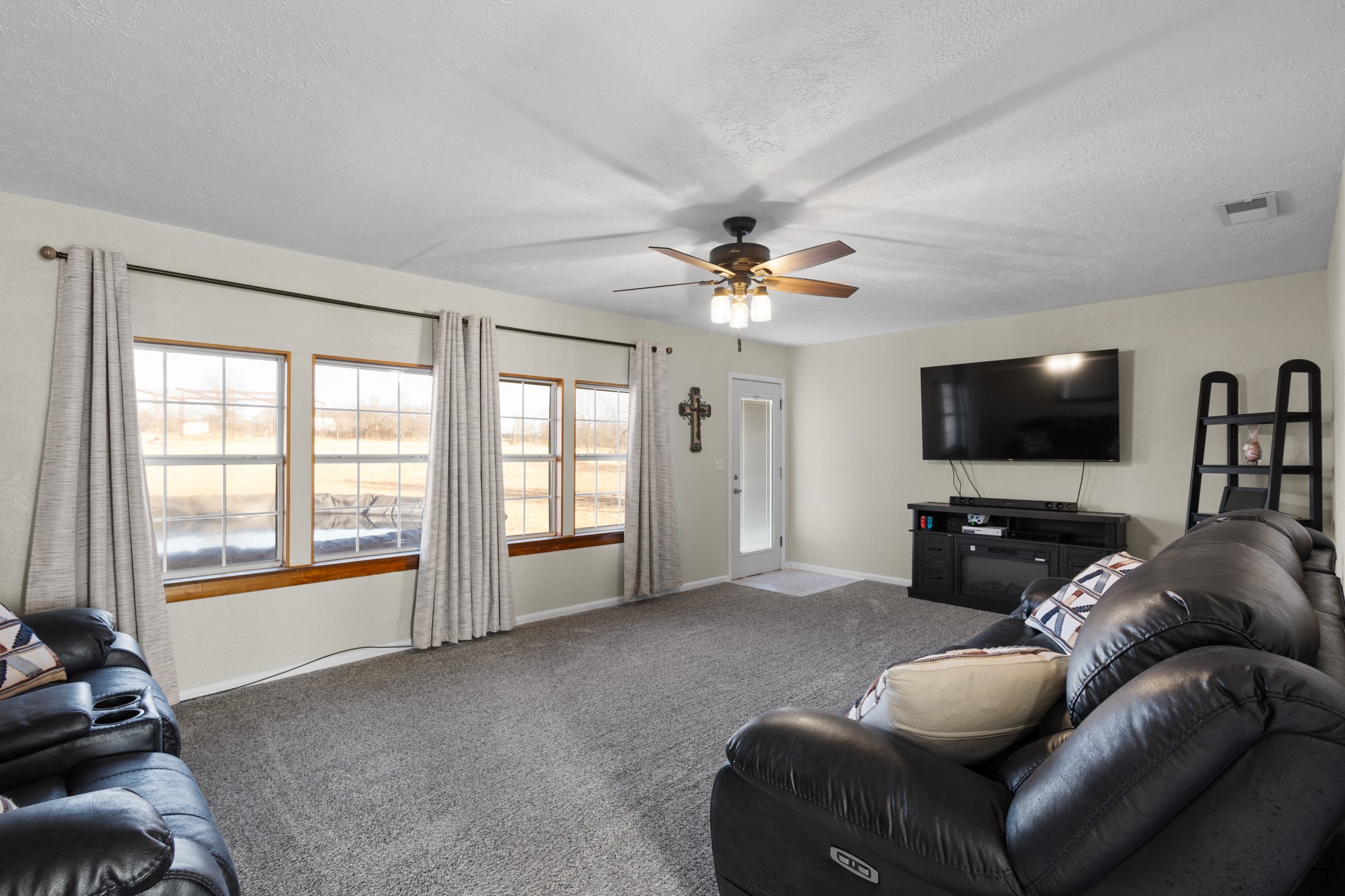 305 Cheyenne Drive Runaway Bay TX 76426
