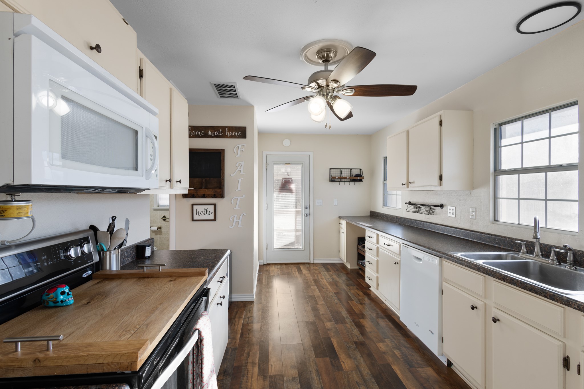 305 Cheyenne Drive Runaway Bay TX 76426