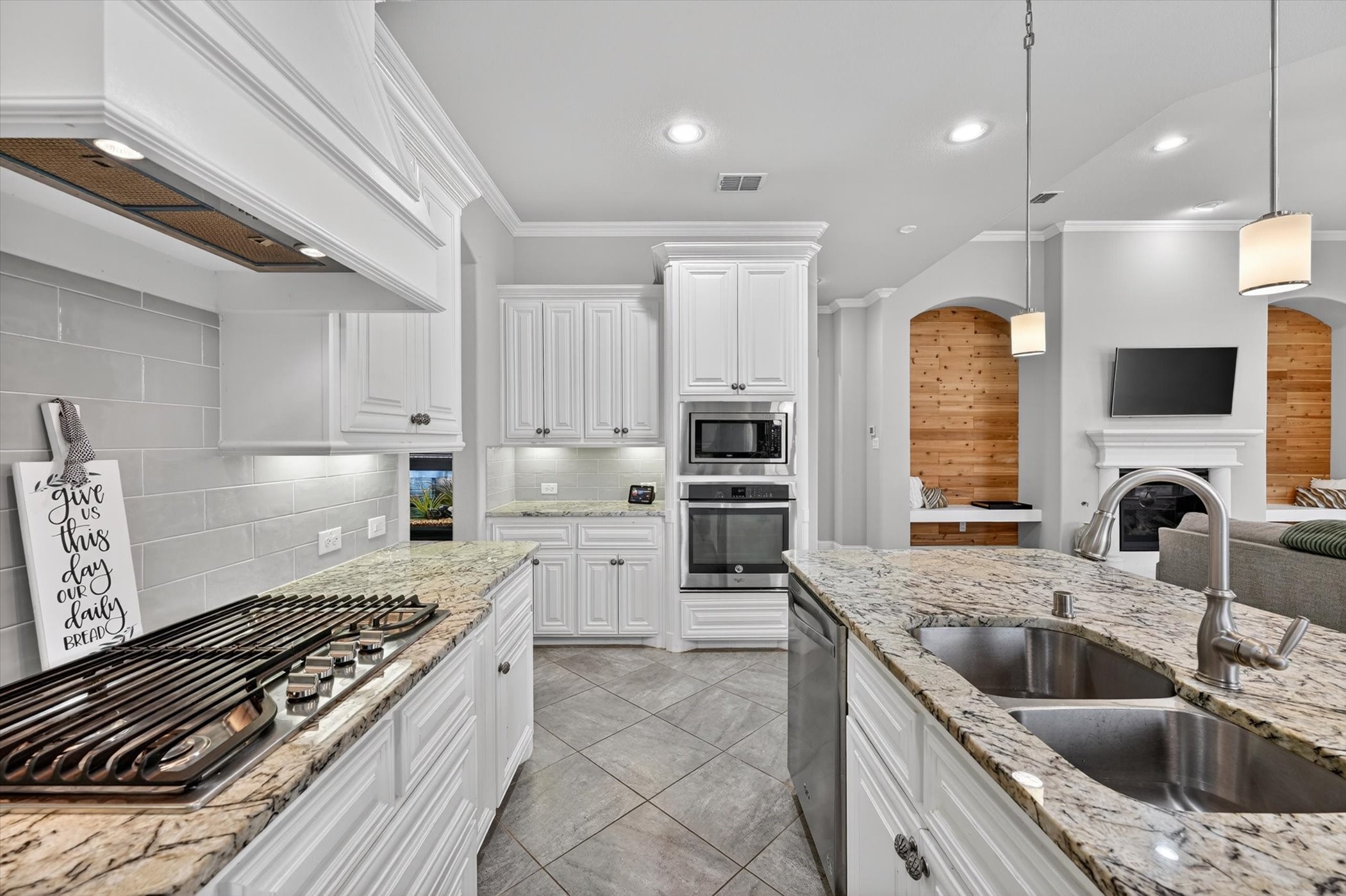 1129 Stonebridge Pass Gunter TX 75058
