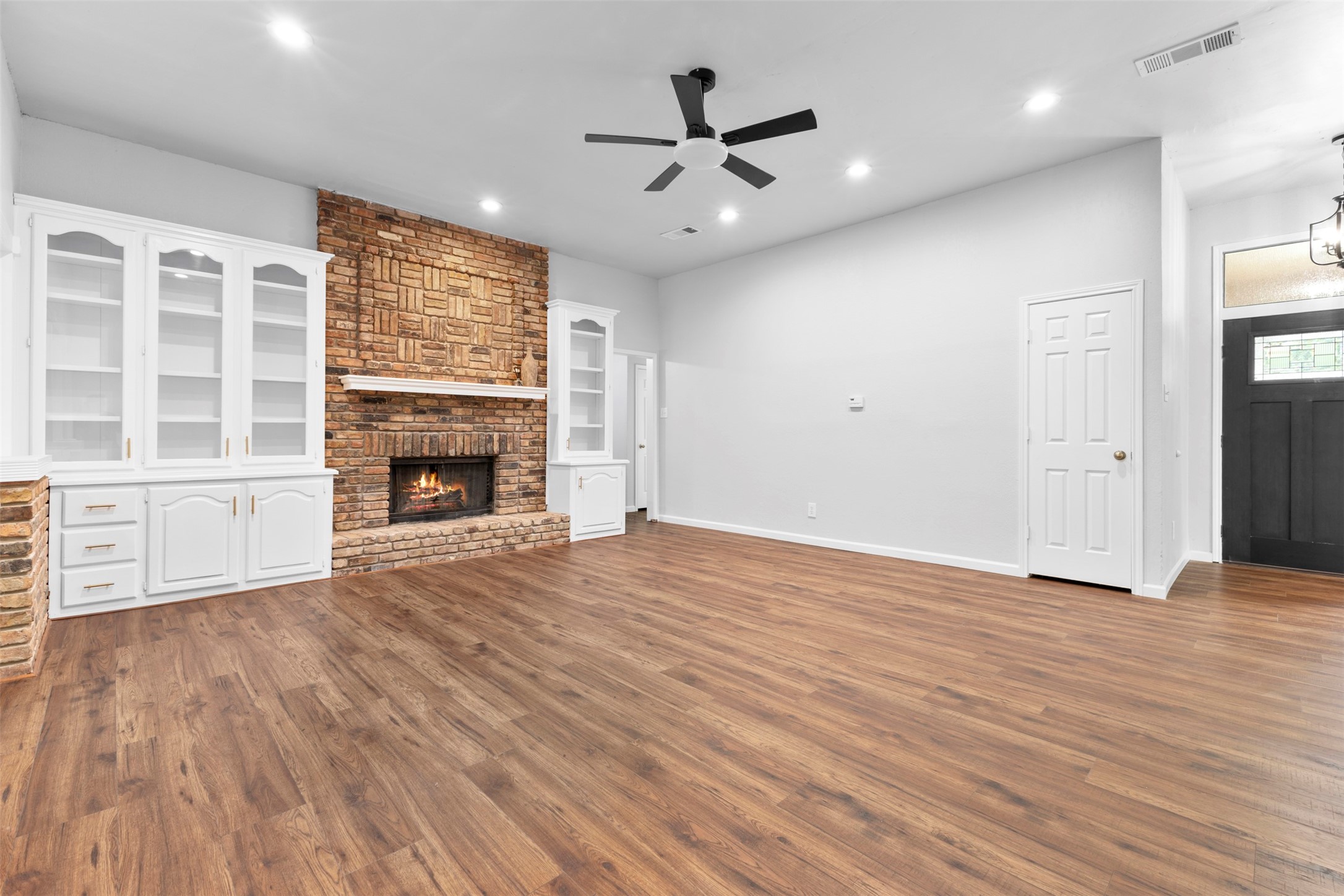 6501 Lake Side Circle North Richland Hills TX 76180