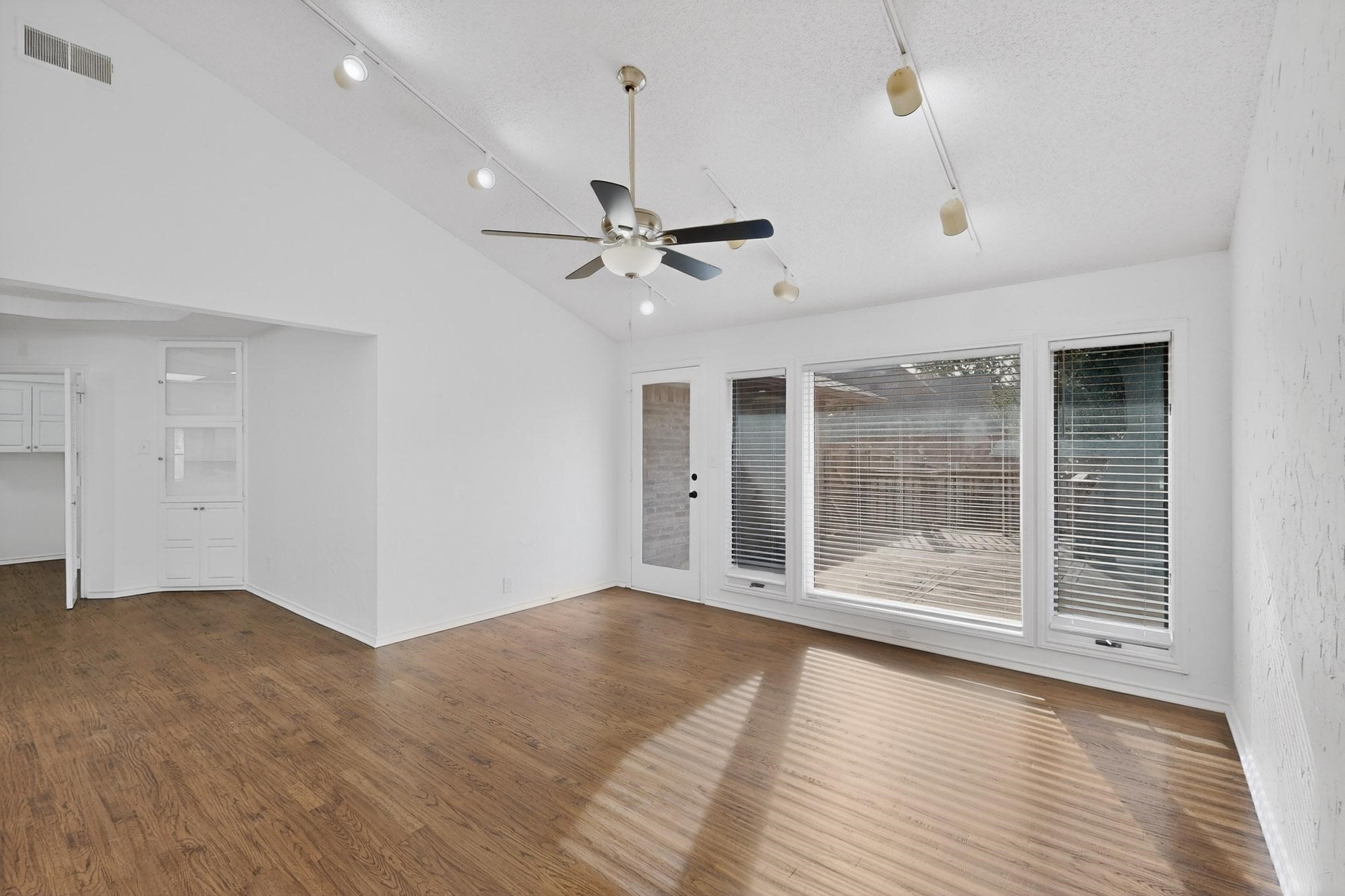 2712 Lincoln Drive Arlington TX 76006