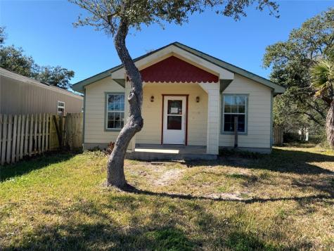629 Oak Avenue Rockport TX 78382