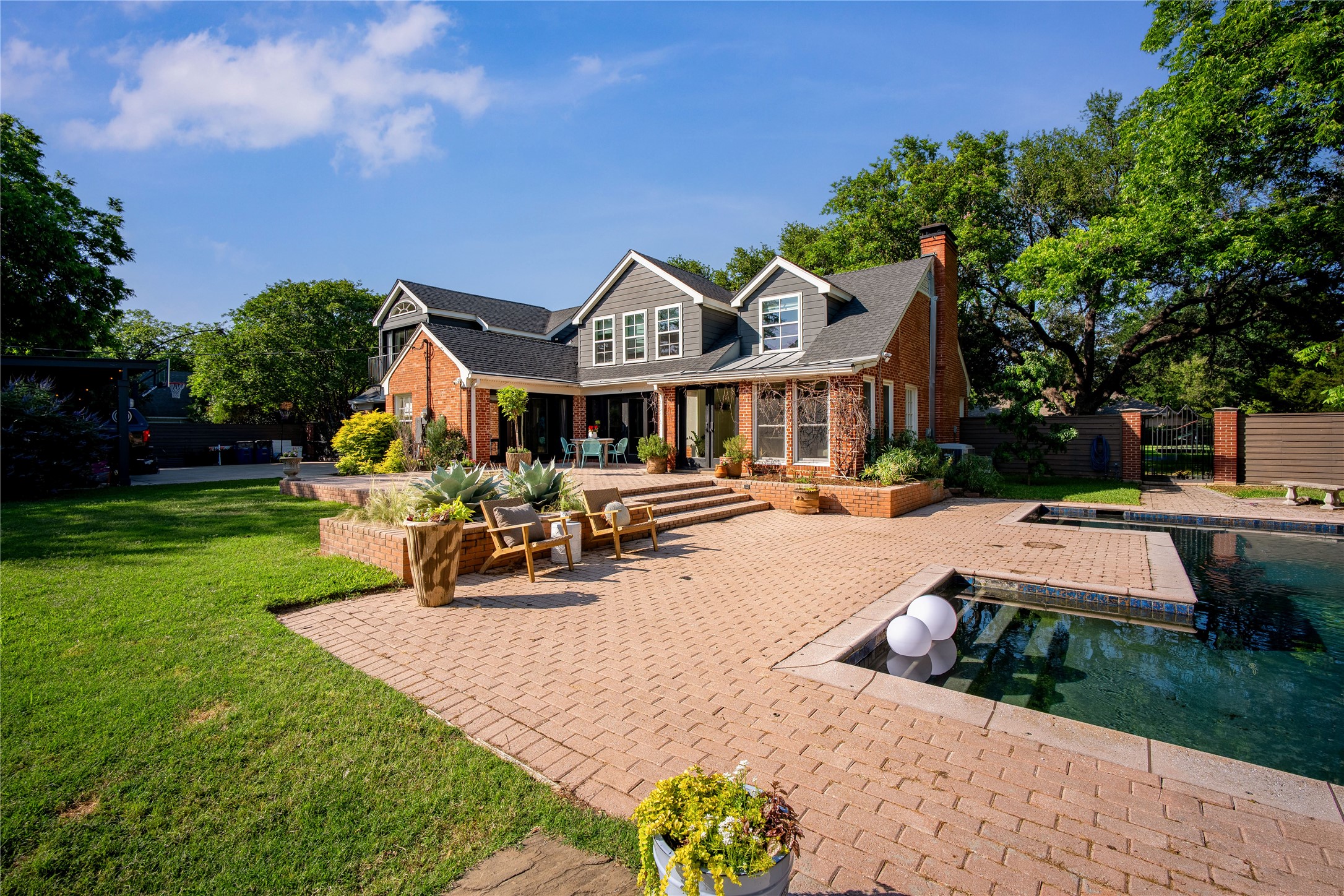 1501 Verano Drive Dallas TX 75218