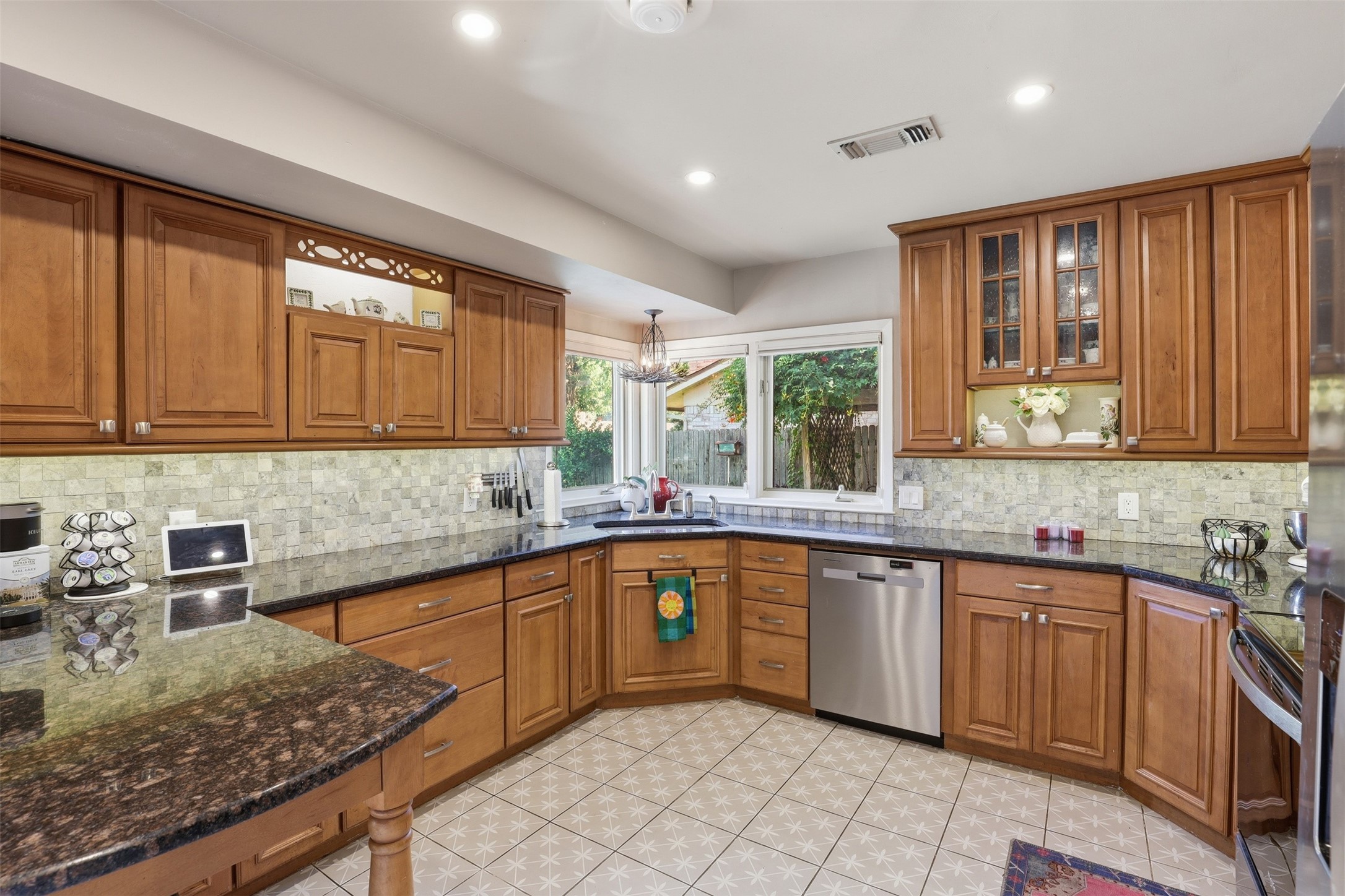 1605 Celeste Court Arlington TX 76012