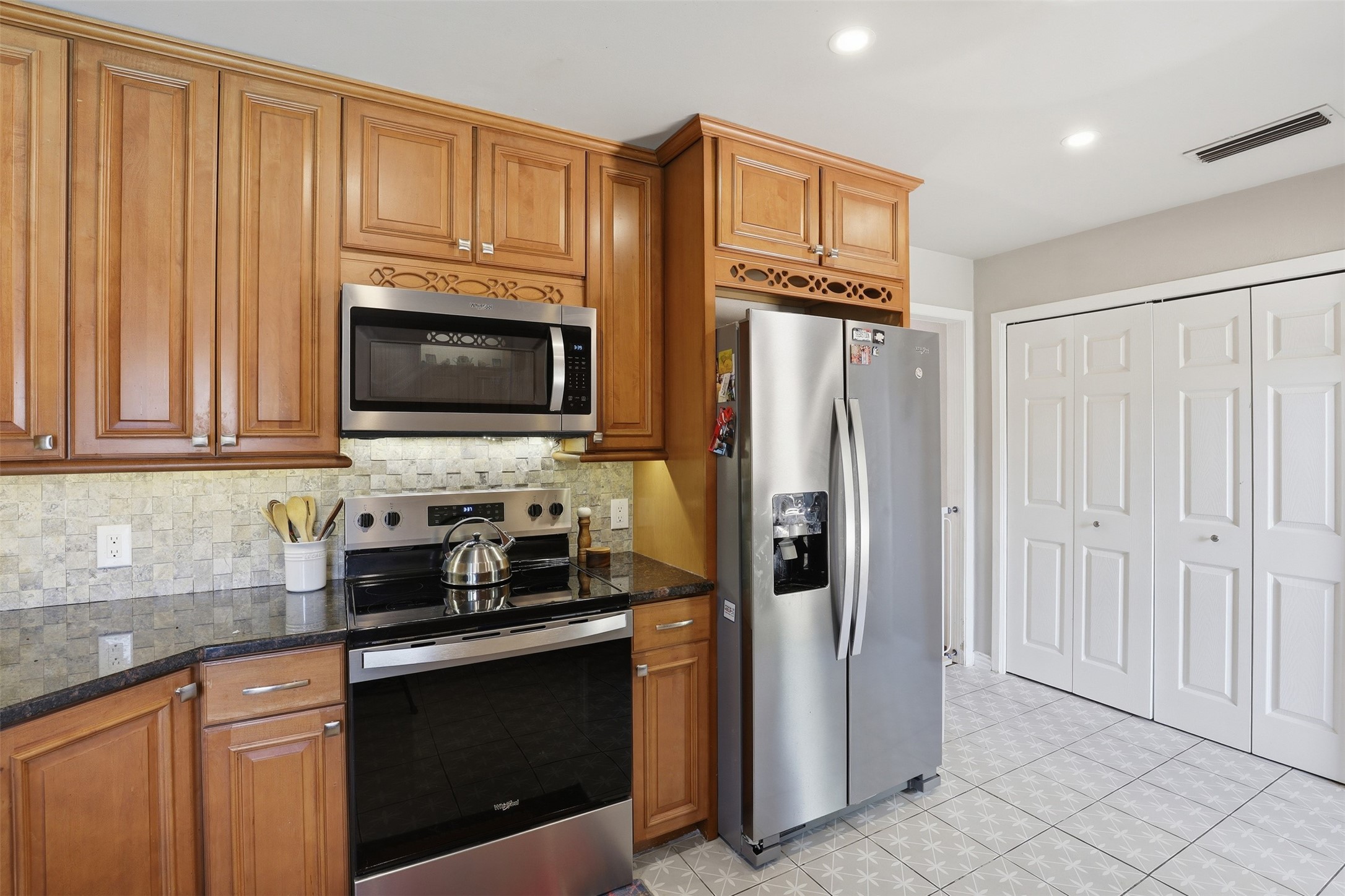 1605 Celeste Court Arlington TX 76012