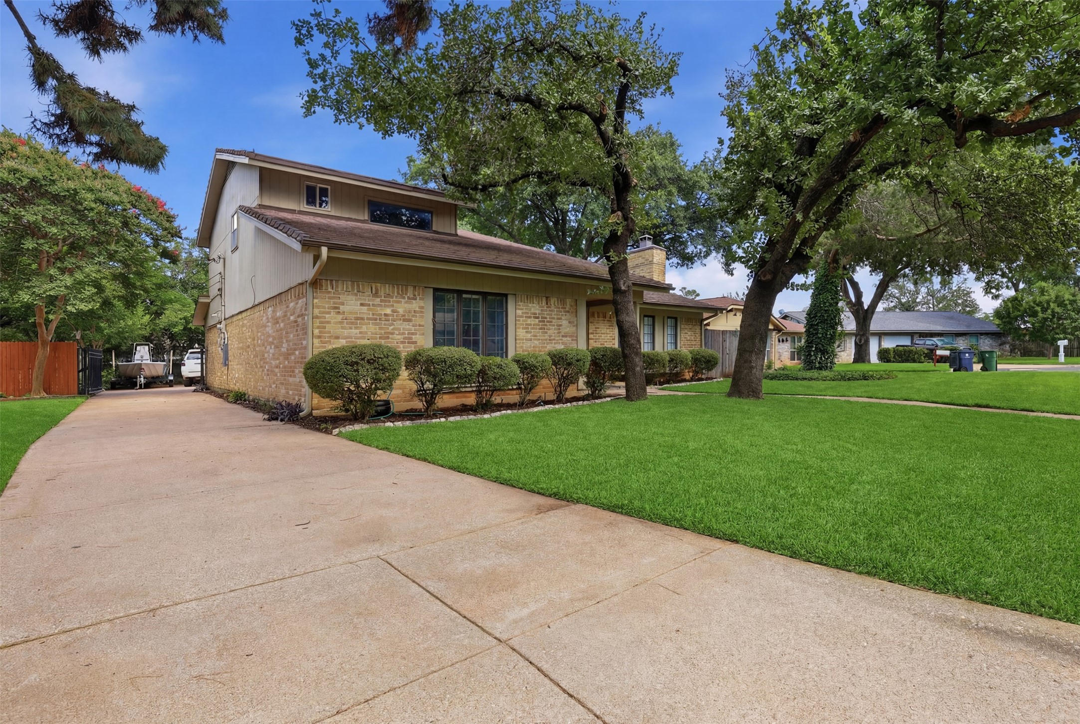 1605 Celeste Court Arlington TX 76012