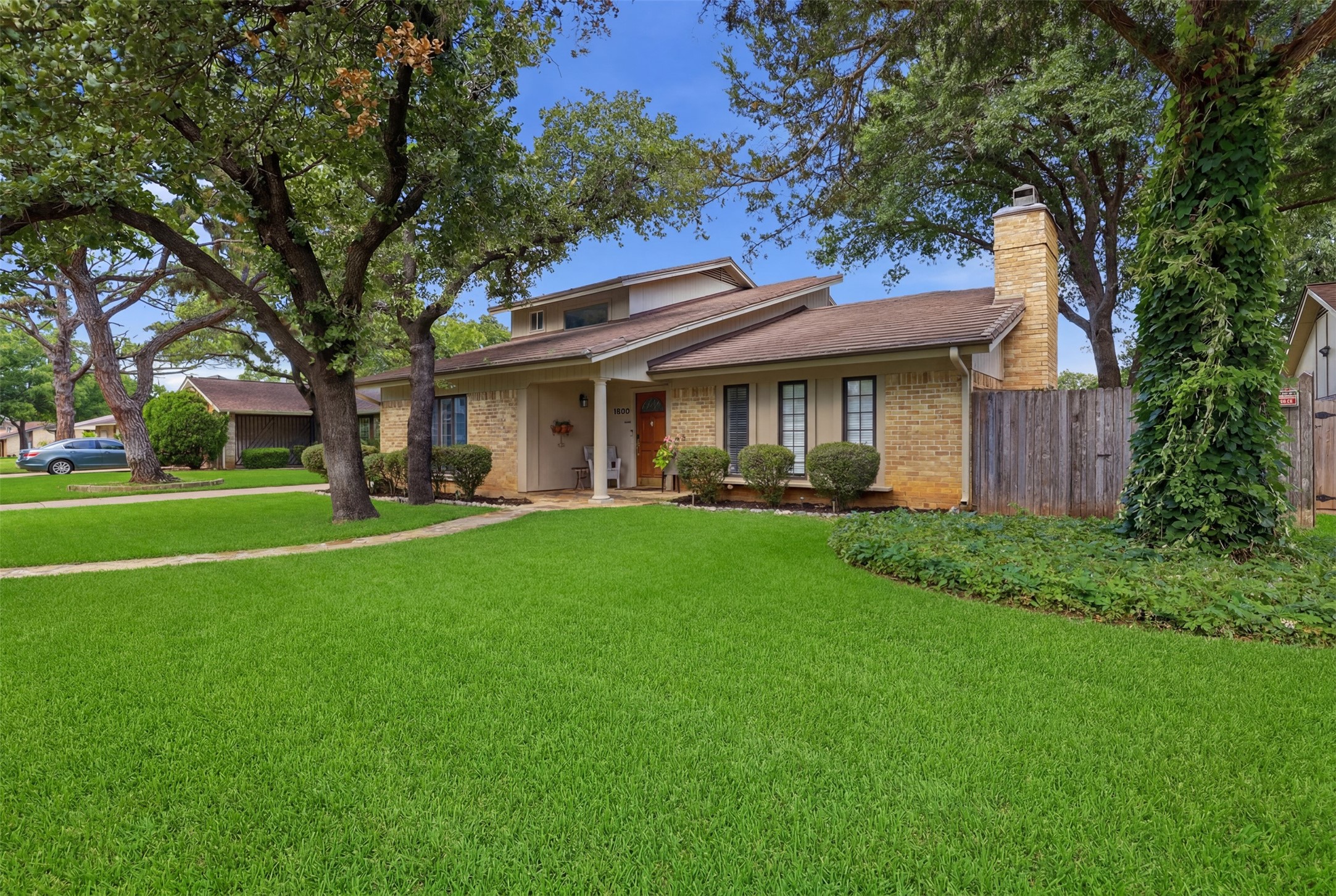 1605 Celeste Court Arlington TX 76012