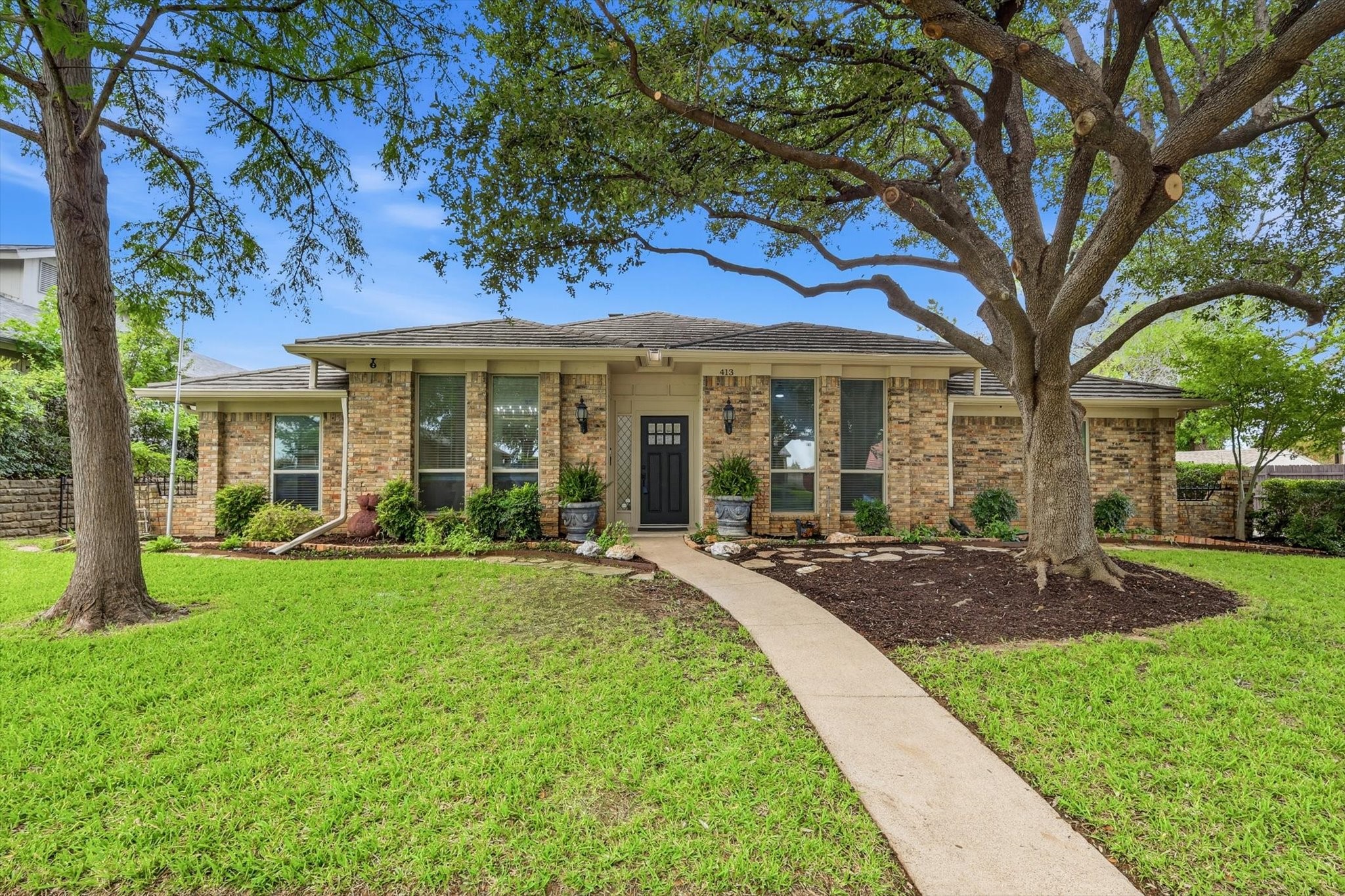 413 Blue Jay Court Bedford TX 76021