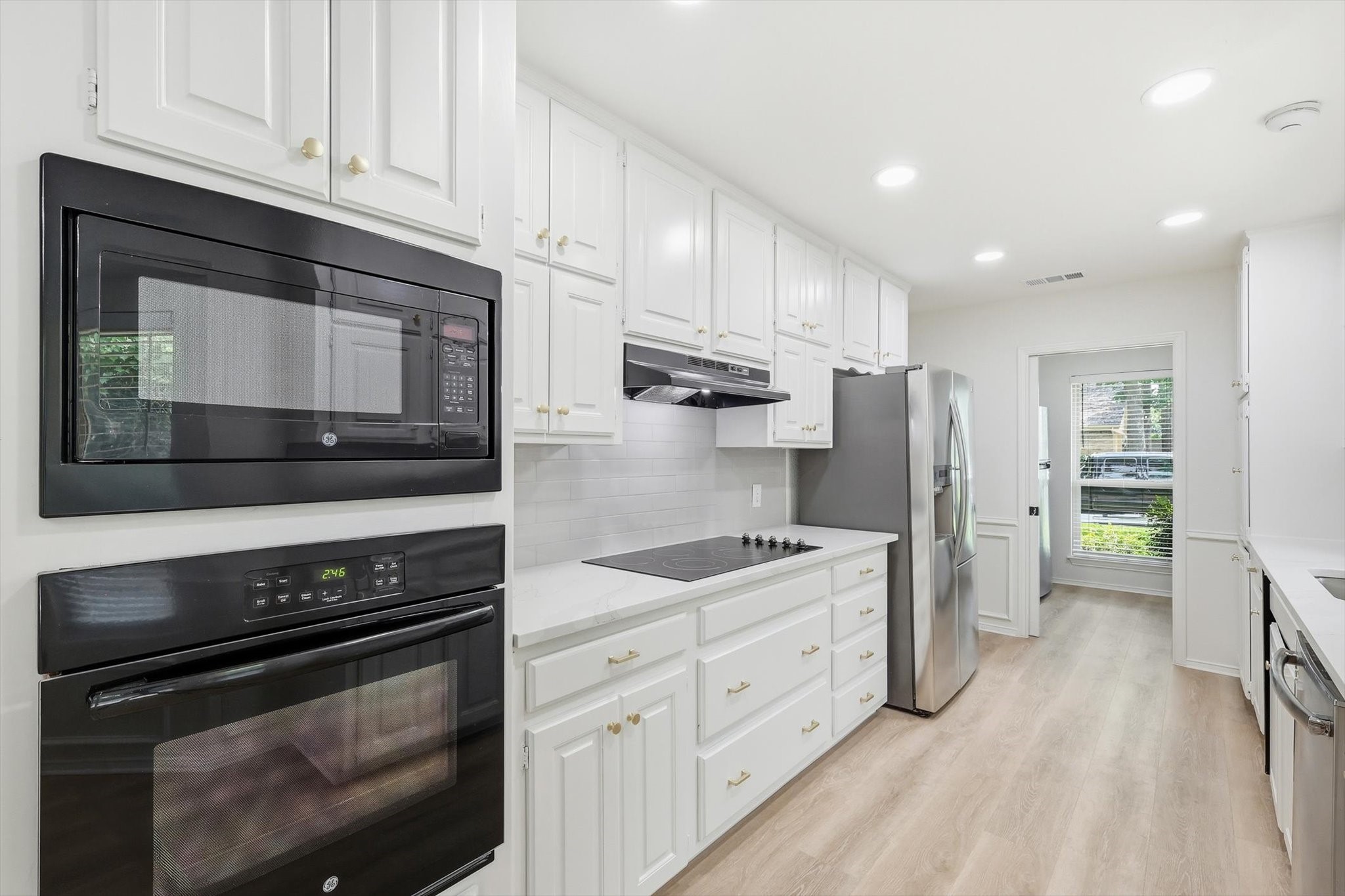 413 Blue Jay Court Bedford TX 76021