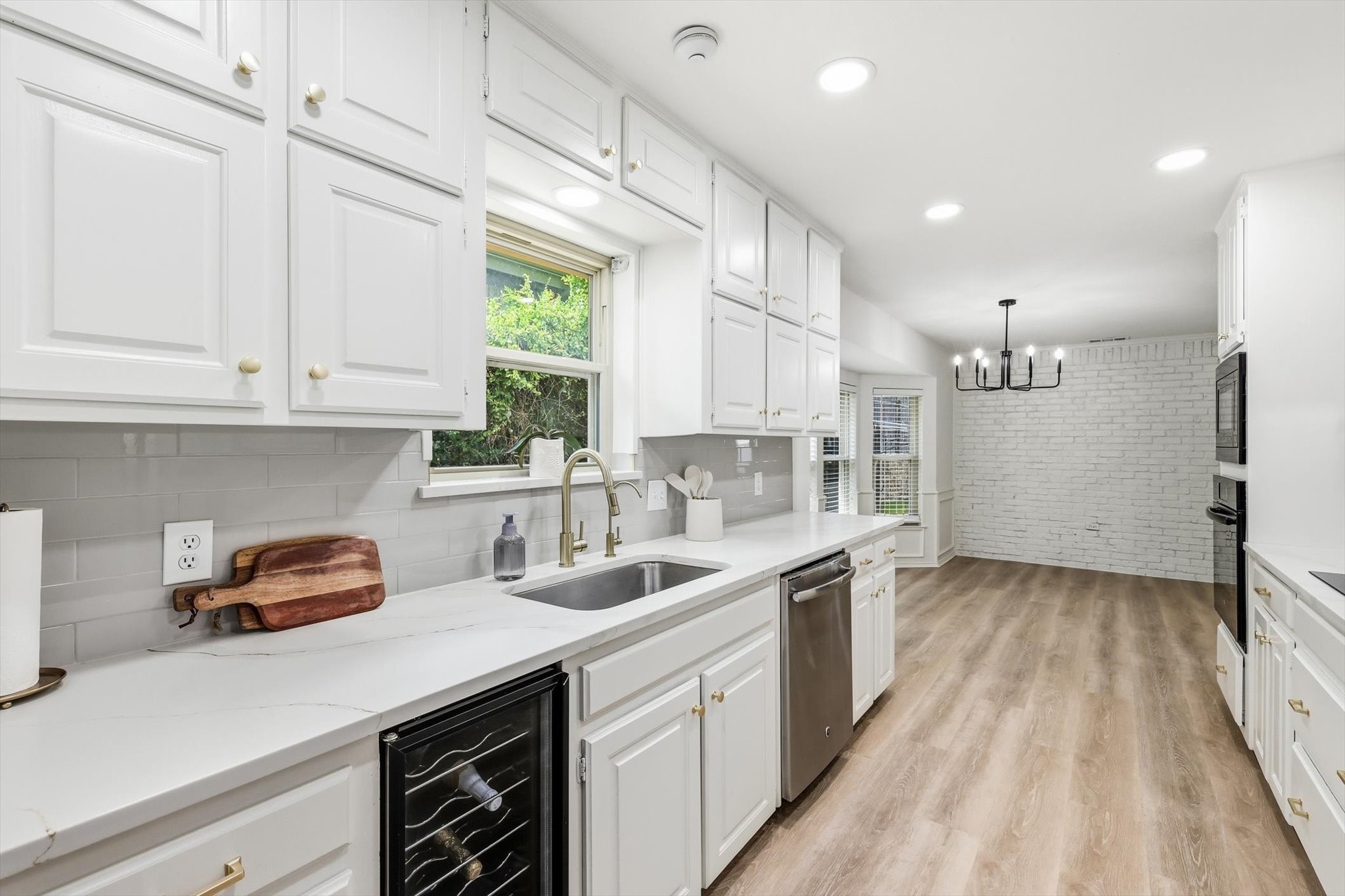 413 Blue Jay Court Bedford TX 76021