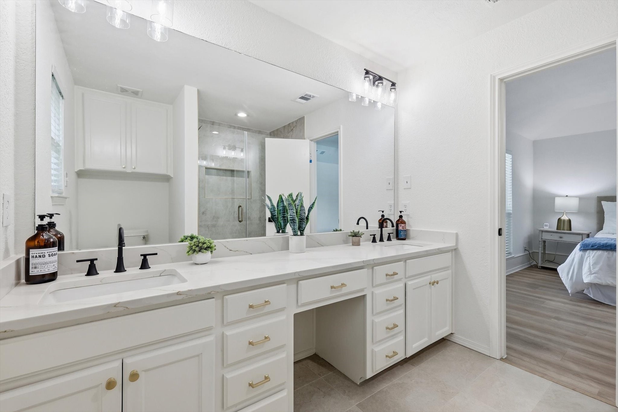 413 Blue Jay Court Bedford TX 76021