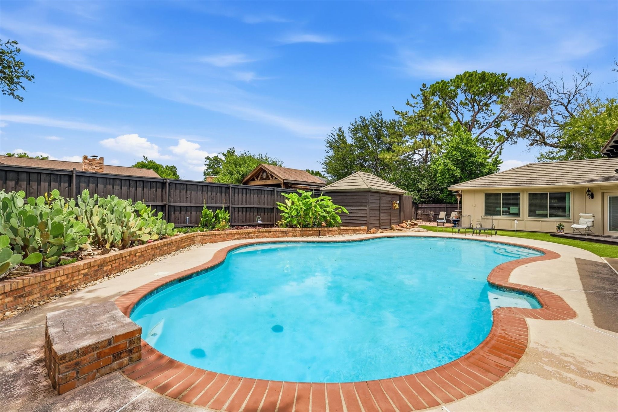 413 Blue Jay Court Bedford TX 76021