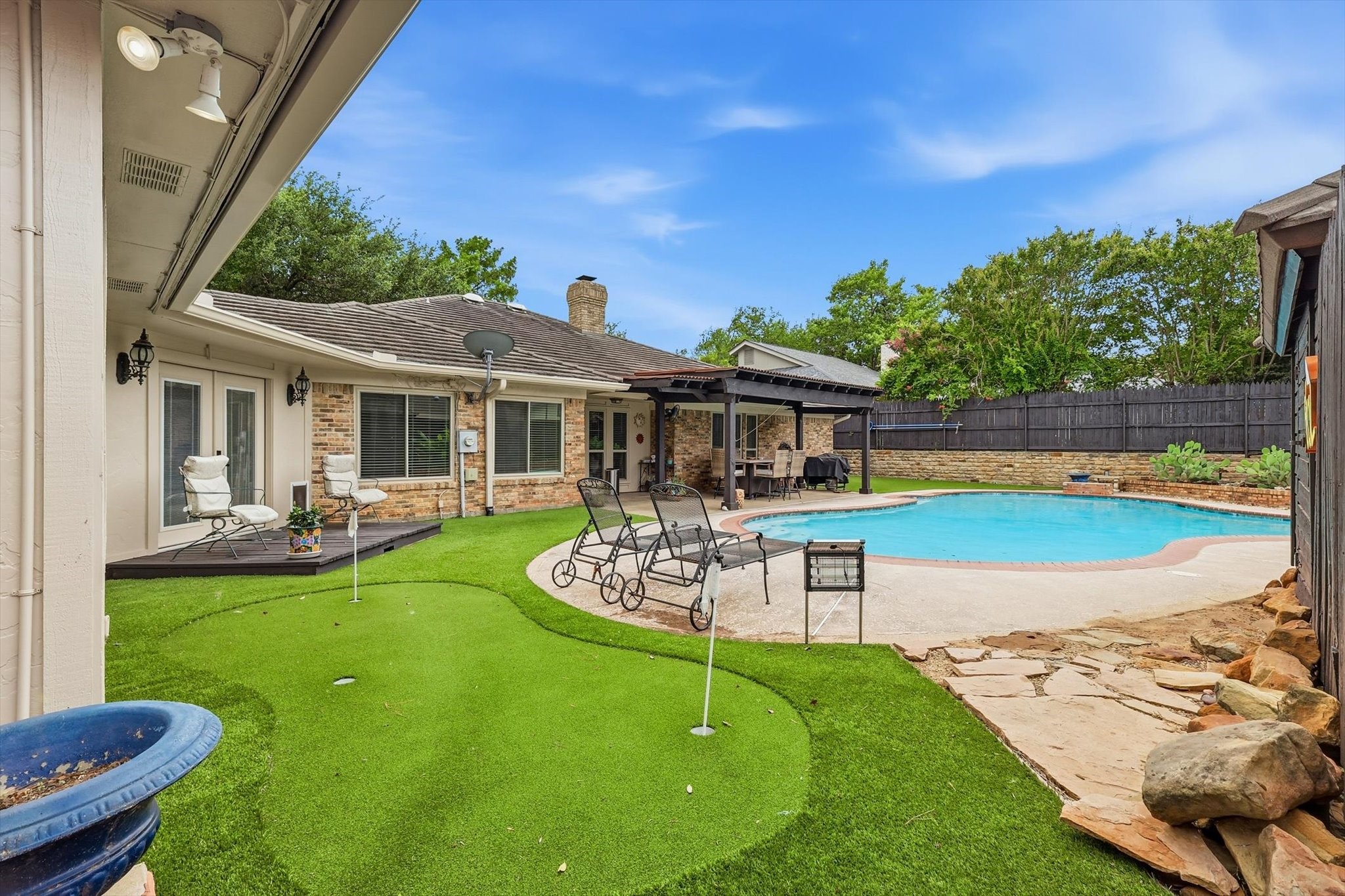 413 Blue Jay Court Bedford TX 76021