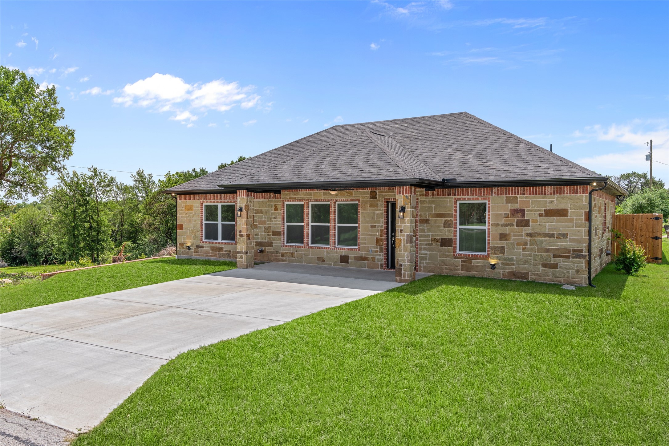 801 Comanche Cove Drive Granbury TX 76048