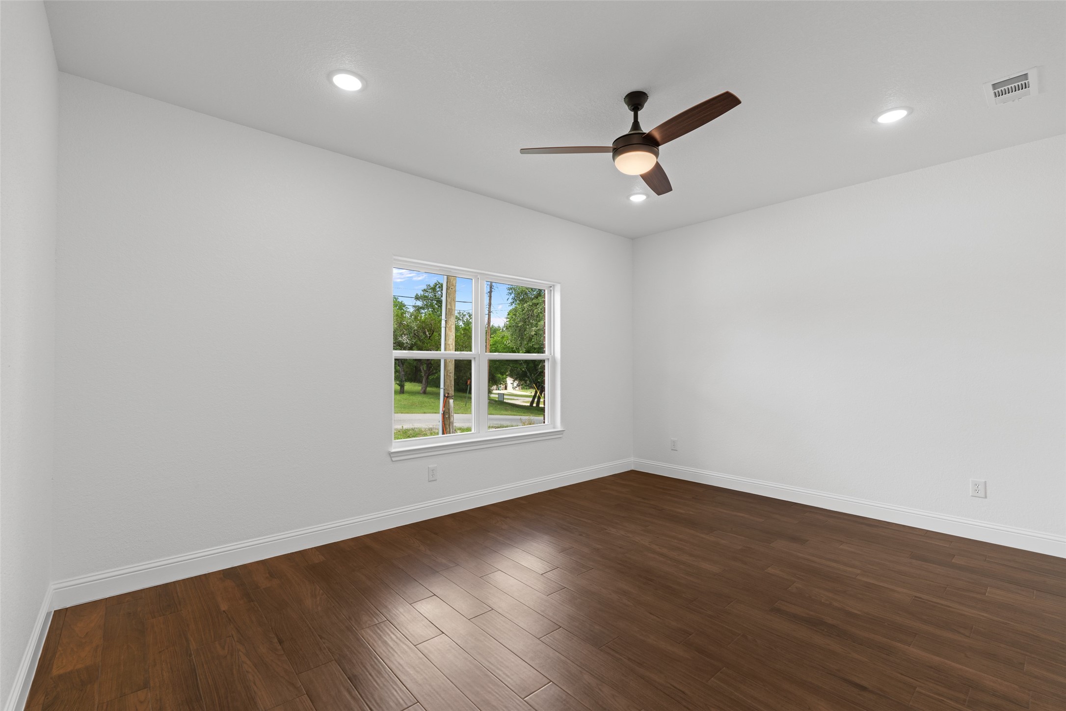 801 Comanche Cove Drive Granbury TX 76048