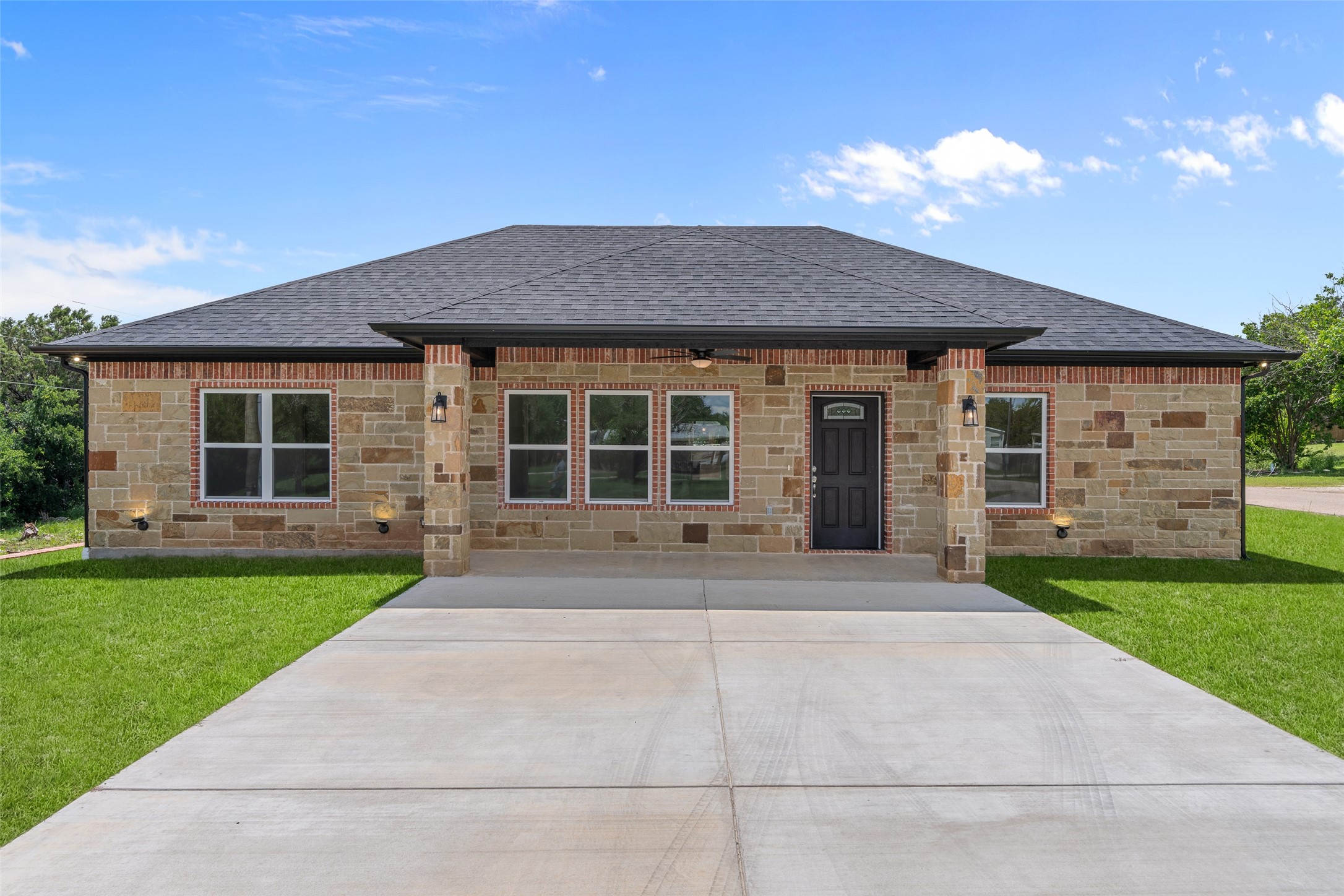 801 Comanche Cove Drive Granbury TX 76048