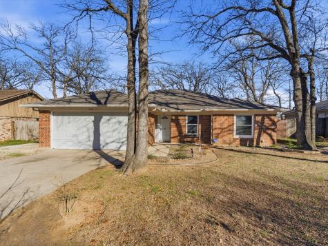 904 Red Oak Street Azle TX 76020