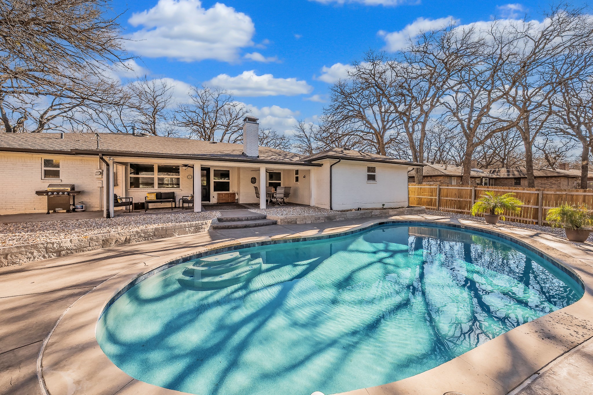 1011 Tanglewood Lane Arlington TX 76012