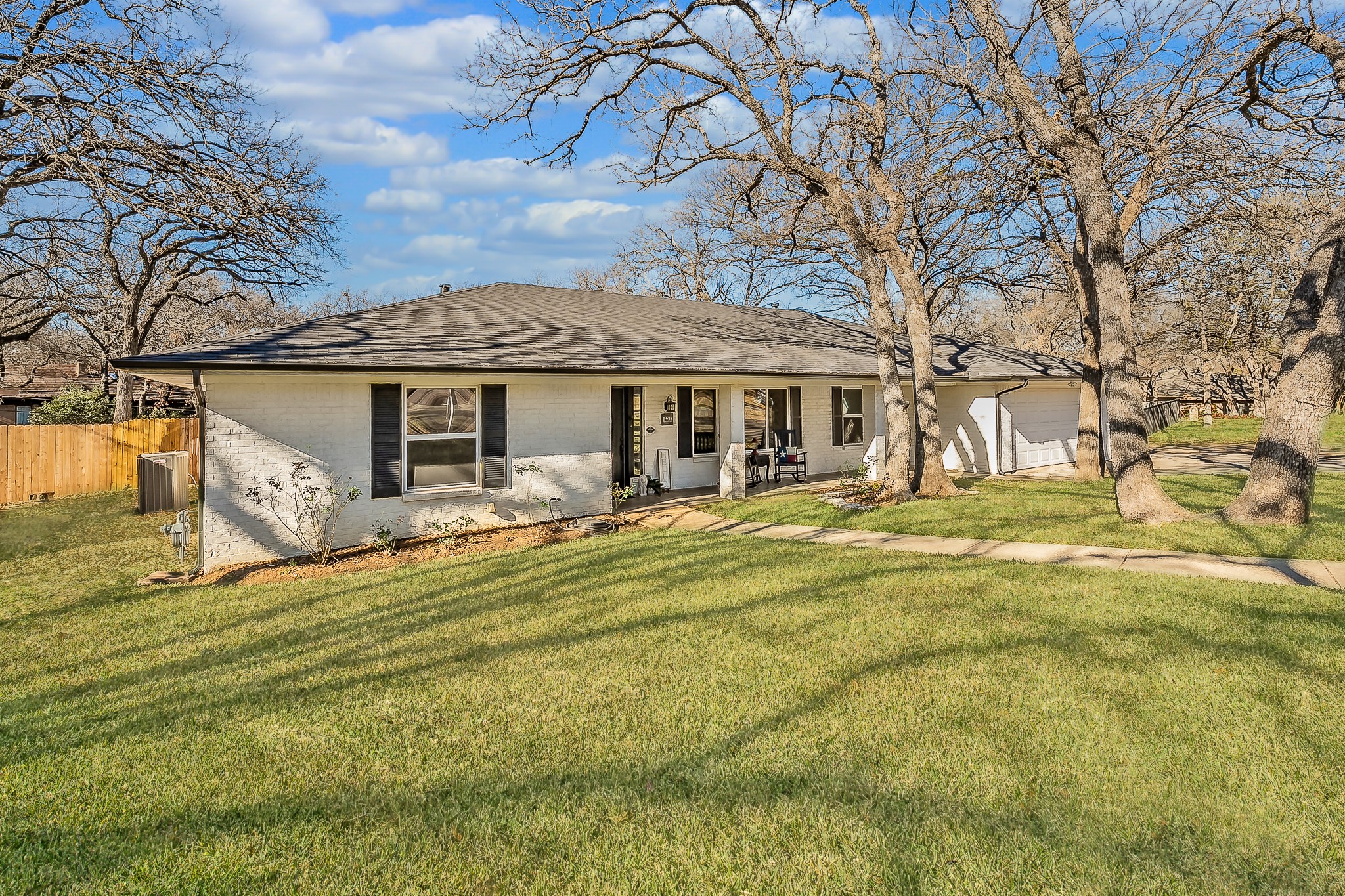 1011 Tanglewood Lane Arlington TX 76012