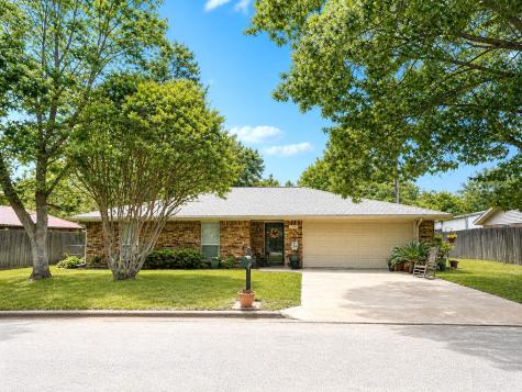1207 Friona Street Bowie TX 76230