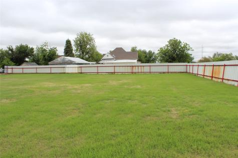 220 N 14th Avenue Munday TX 76371