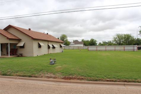 220 N 14th Avenue Munday TX 76371
