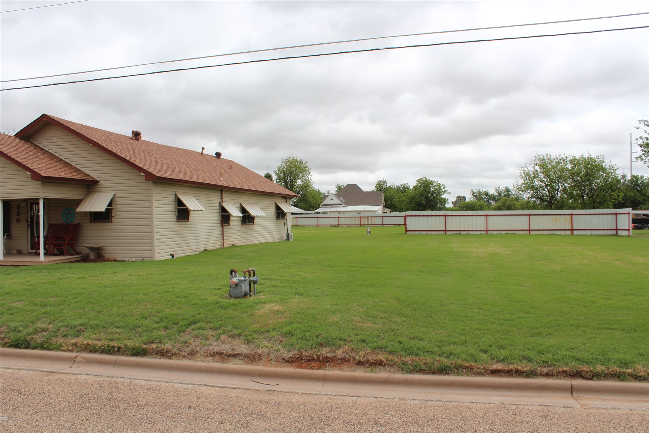 220 N 14th Avenue Munday TX 76371