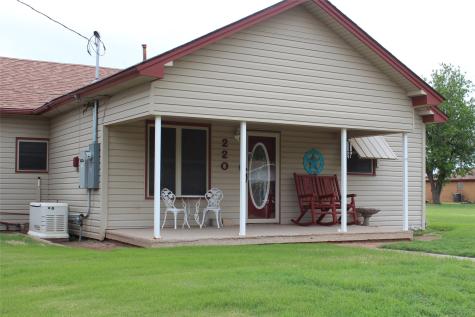 220 N 14th Avenue Munday TX 76371