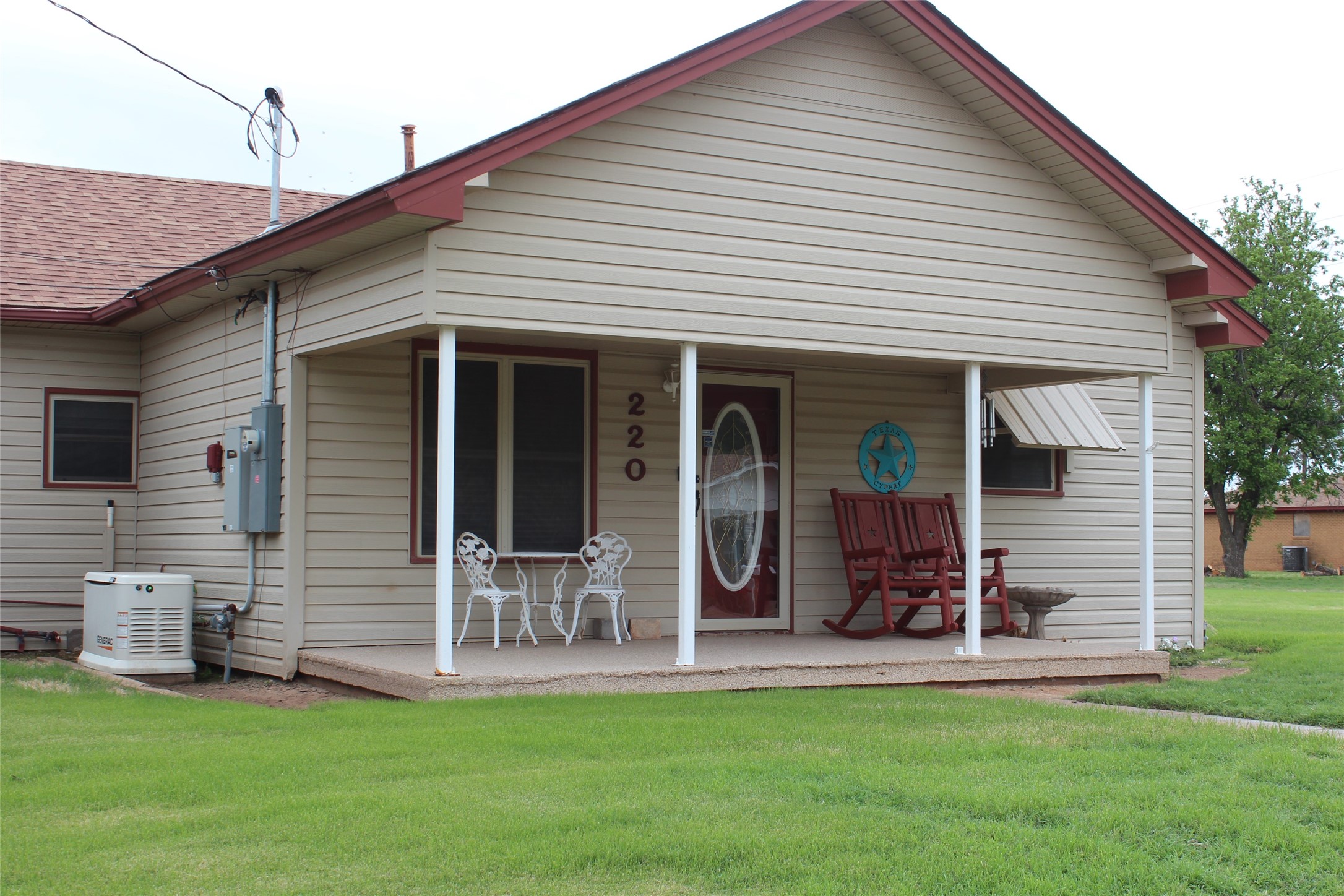220 N 14th Avenue Munday TX 76371