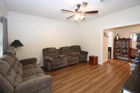 220 N 14th Avenue Munday TX 76371