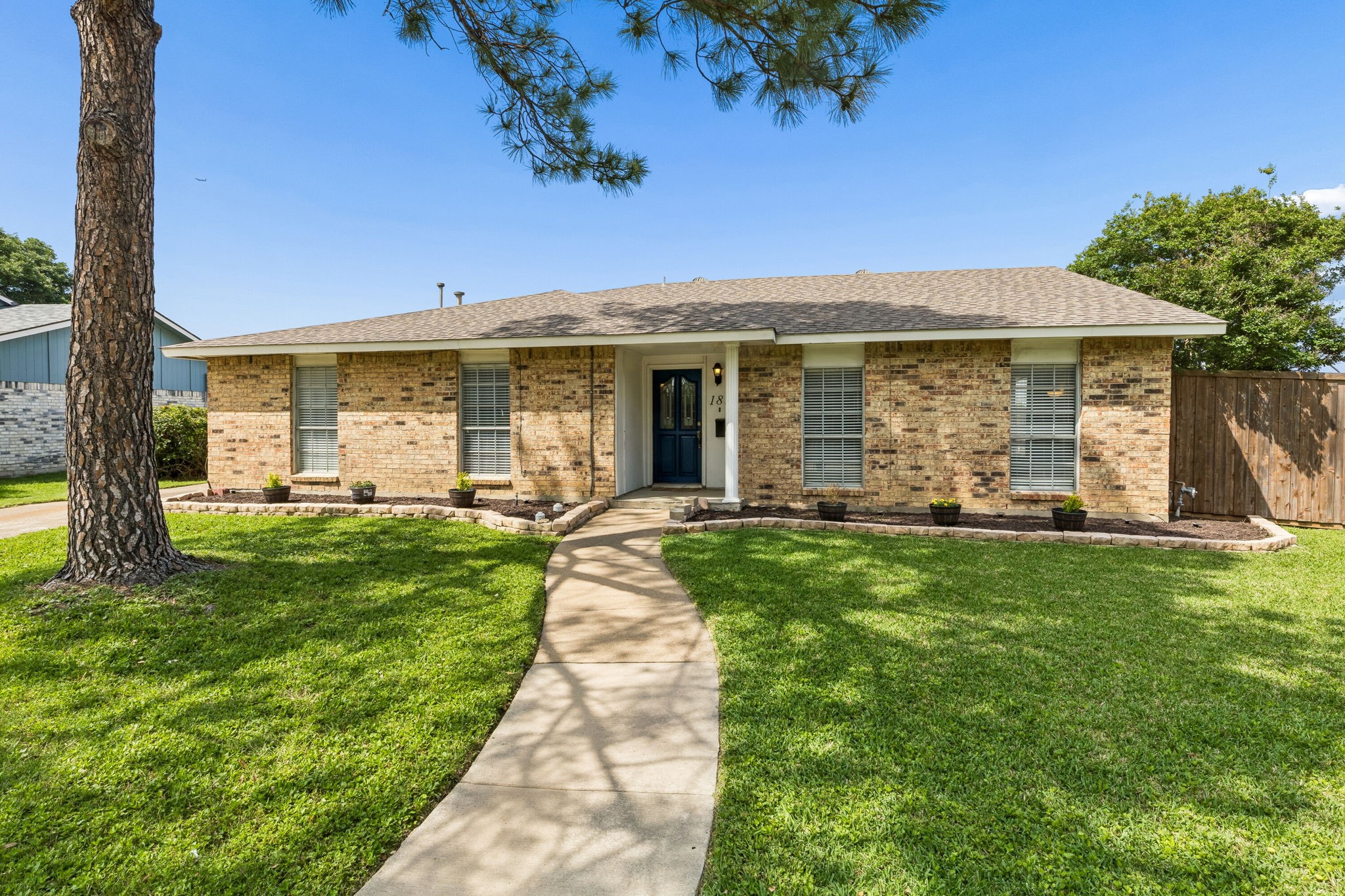 1833 Woodbury Carrollton TX 75007