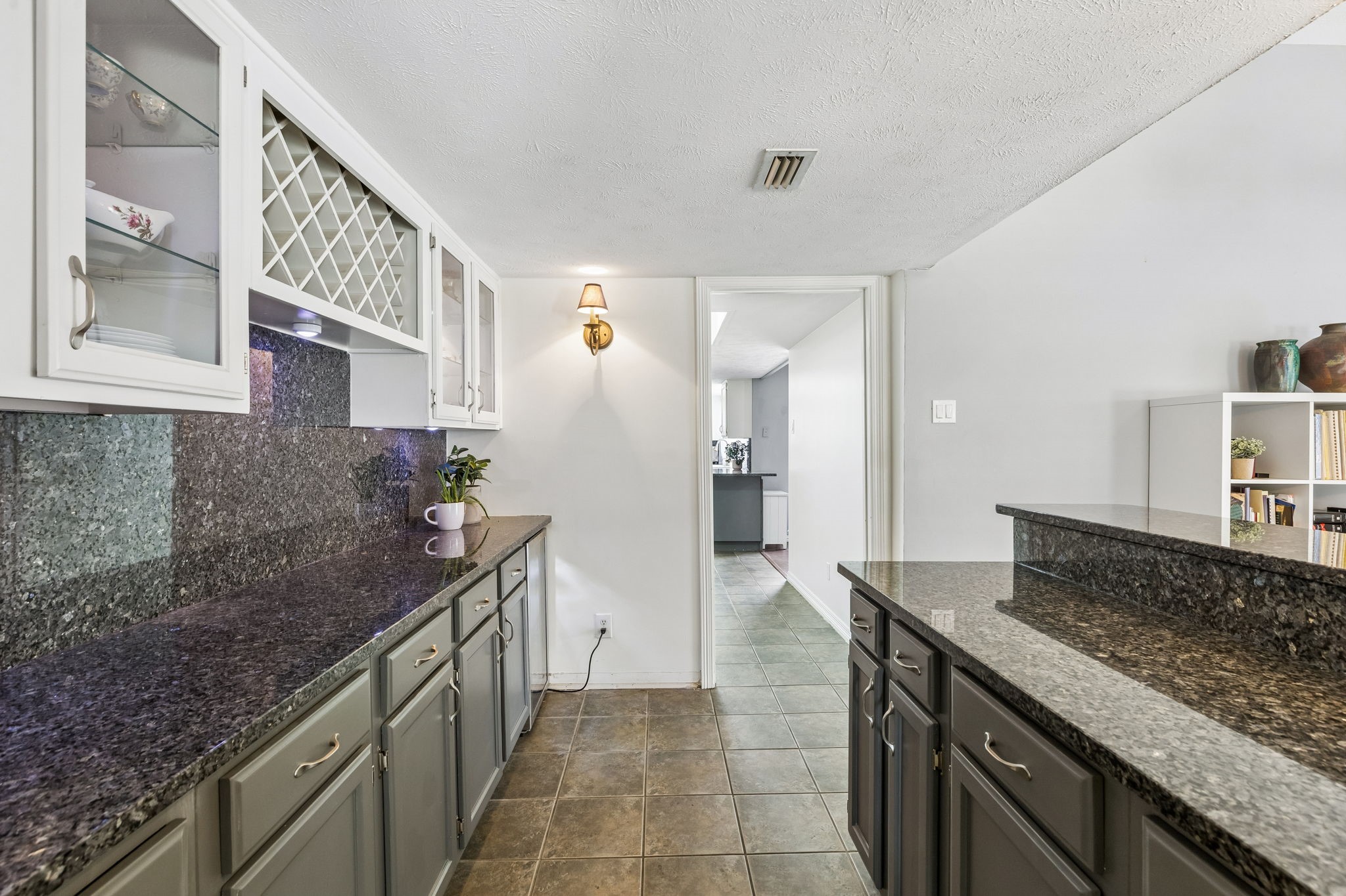 1833 Woodbury Carrollton TX 75007