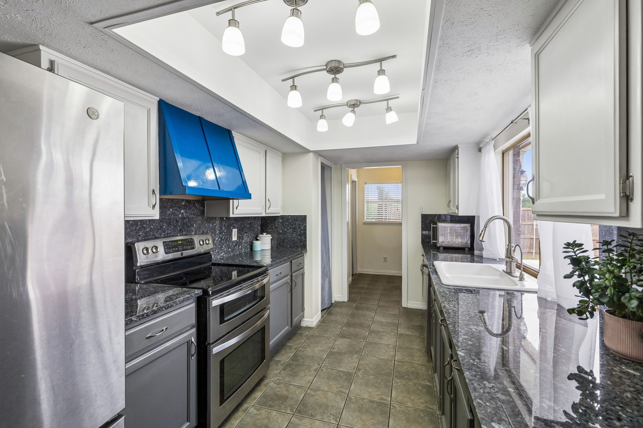 1833 Woodbury Carrollton TX 75007