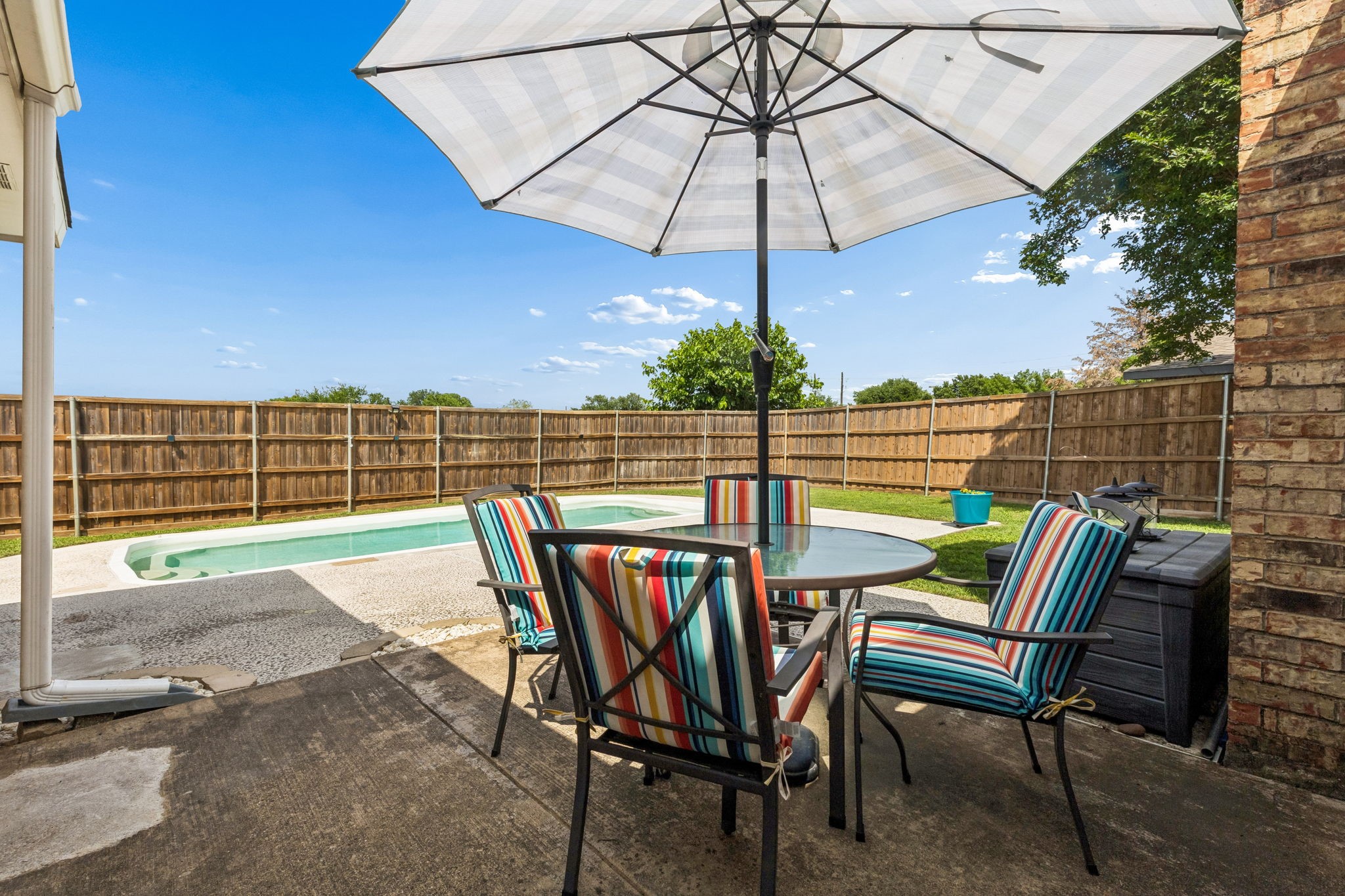 1833 Woodbury Carrollton TX 75007
